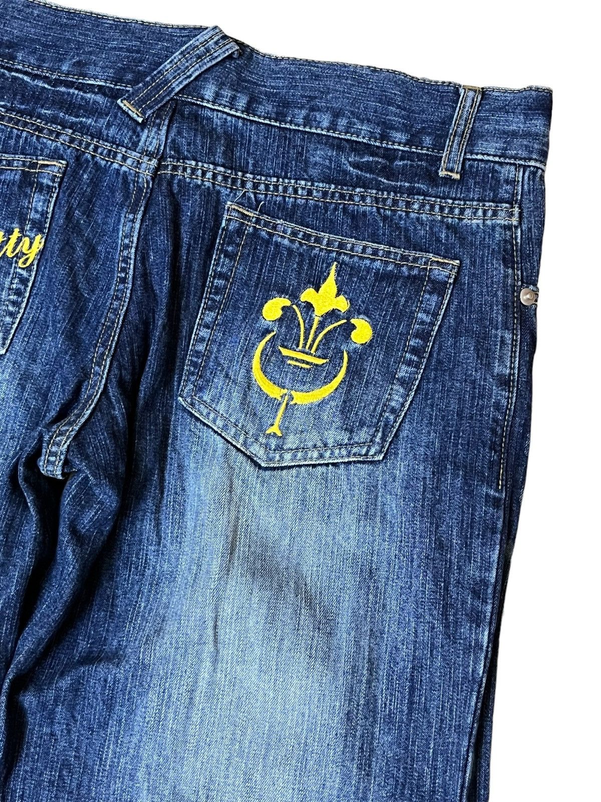 Anime VINTAGE HELLO KITTY SEQUINS LOGO 2006 LOWRISE WIDE LEG JEANS Size US 32 / EU 48 - 9 Thumbnail