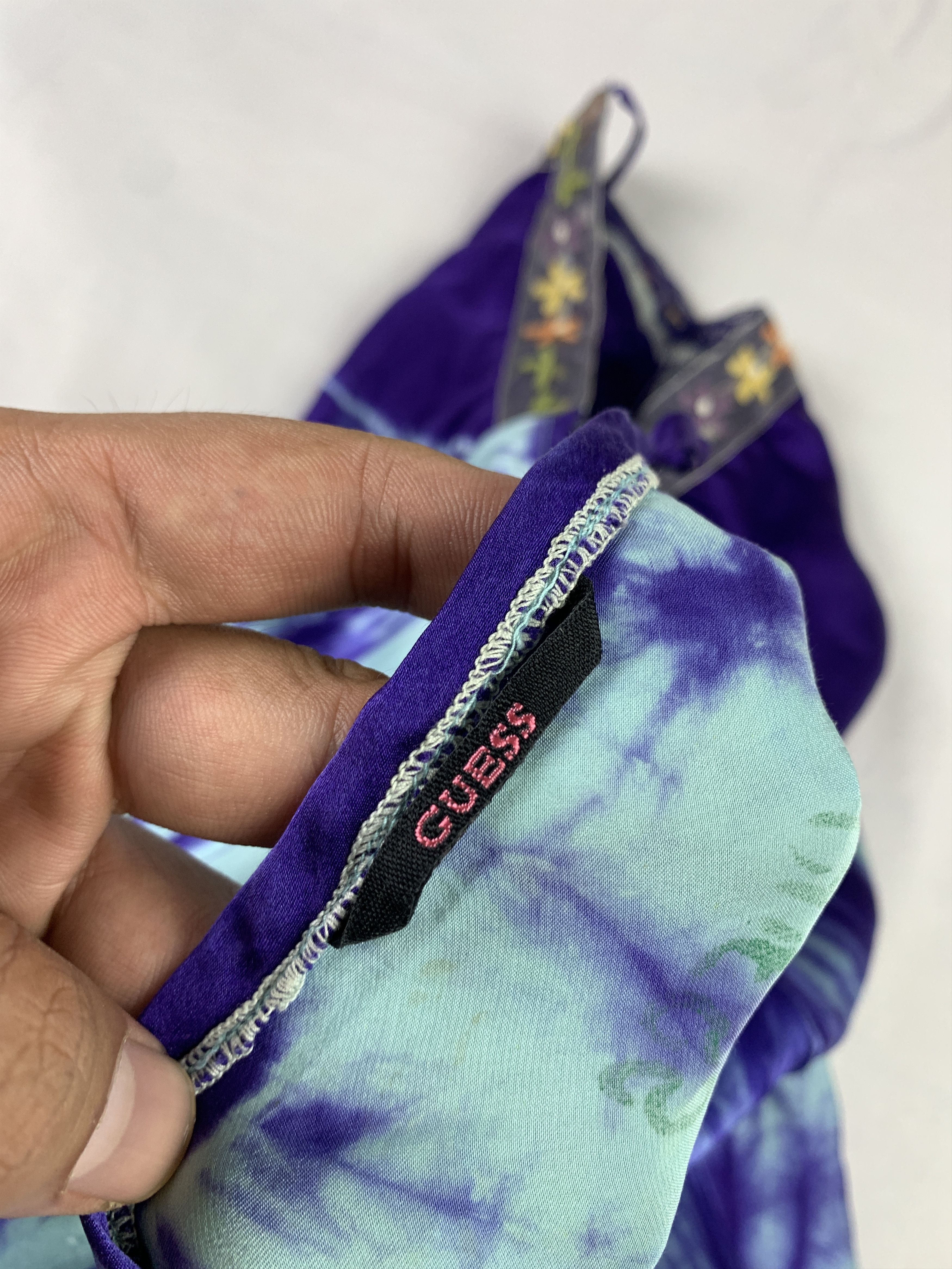 Guess 2000s Guess LA Tie Dye Quotes Cami Top (M) Size M / US 6-8 / IT 42-44 - 8 Thumbnail