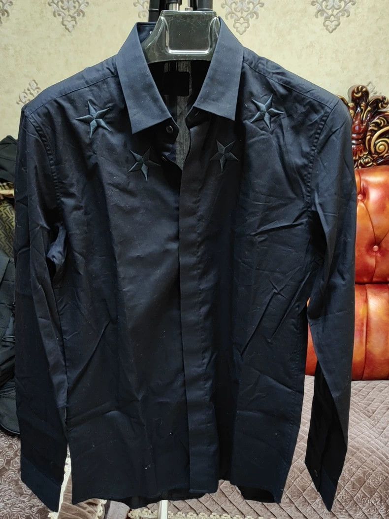 Givenchy Givenchy Size41 Black star pattern shirt, 41 inches, four e Size US M / EU 48-50 / 2 - 1 Thumbnail