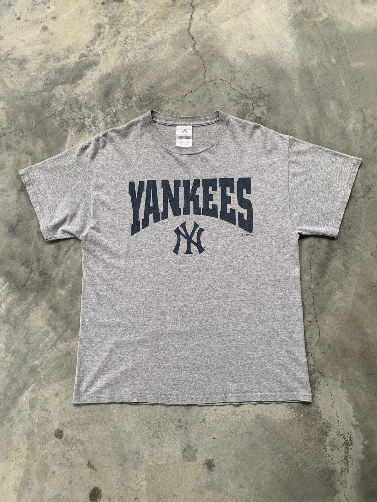 Adidas Vintage Adidas New York Yankees Tshirt Size US L / EU 52-54 / 3 - 2 Thumbnail