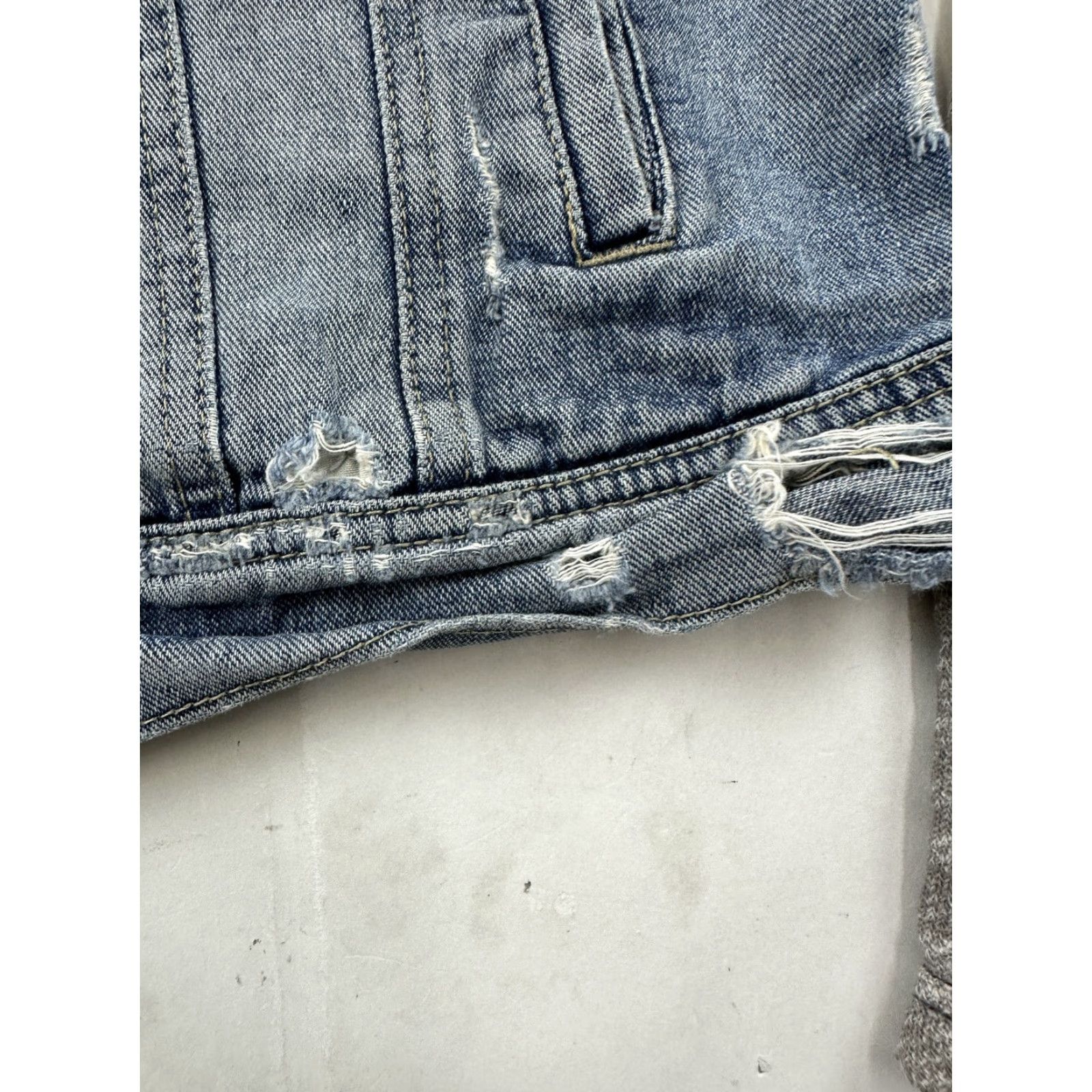 Free People VINTAGE Free People Jacket Womens S Blue Denim Gray Knit Sleeve Distressed Casual Size S / US 4 / IT 40 - 4 Thumbnail