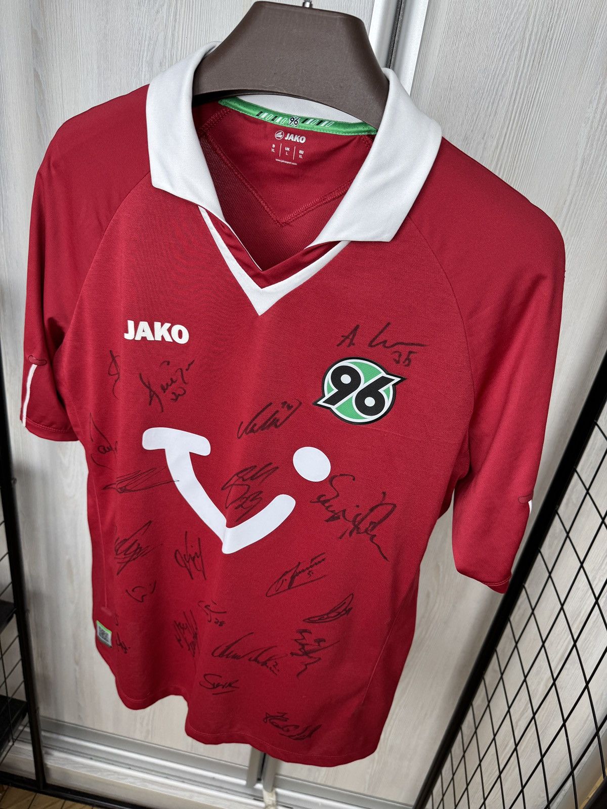 Other HANNOVER 96 2012 13 HOME Player Issue Shirt JAKO #17 DJOUROU Size US L / EU 52-54 / 3 - 9 Thumbnail