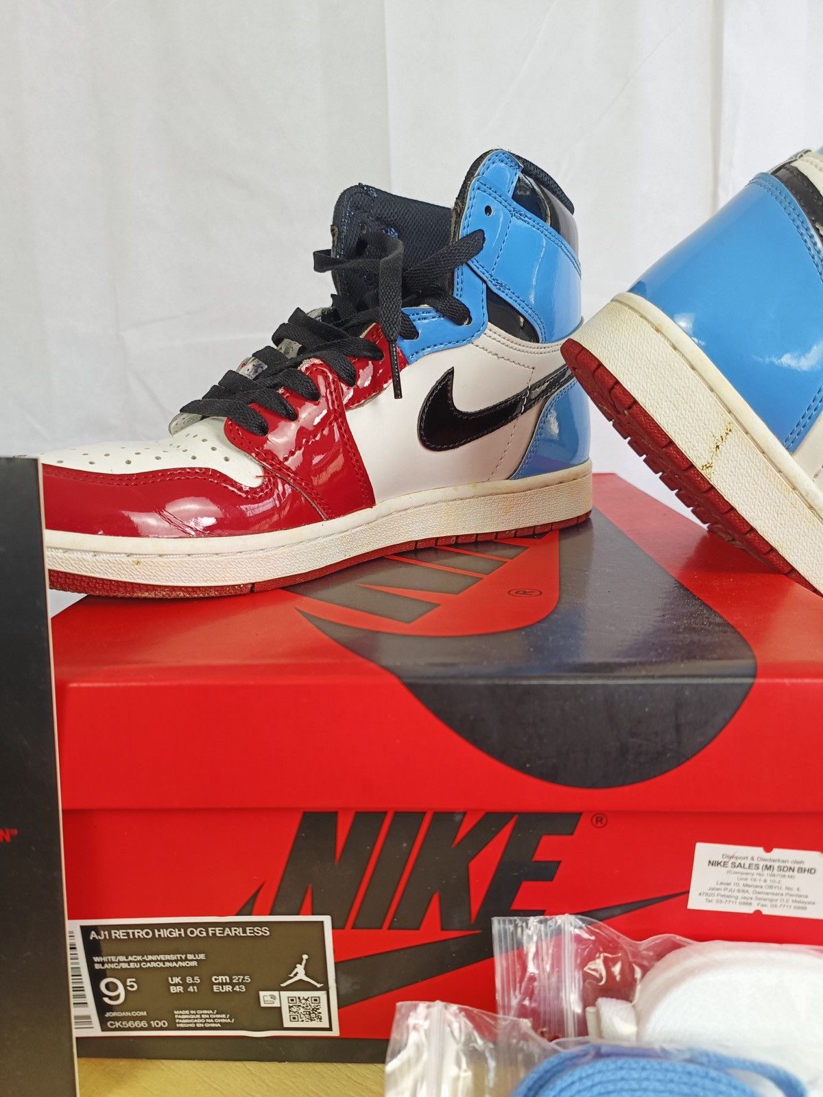 Nike 2019 Size UK 8.5 AJ1 Retro High OG Fearless Size US 9.5 / EU 42-43 - 3 Thumbnail