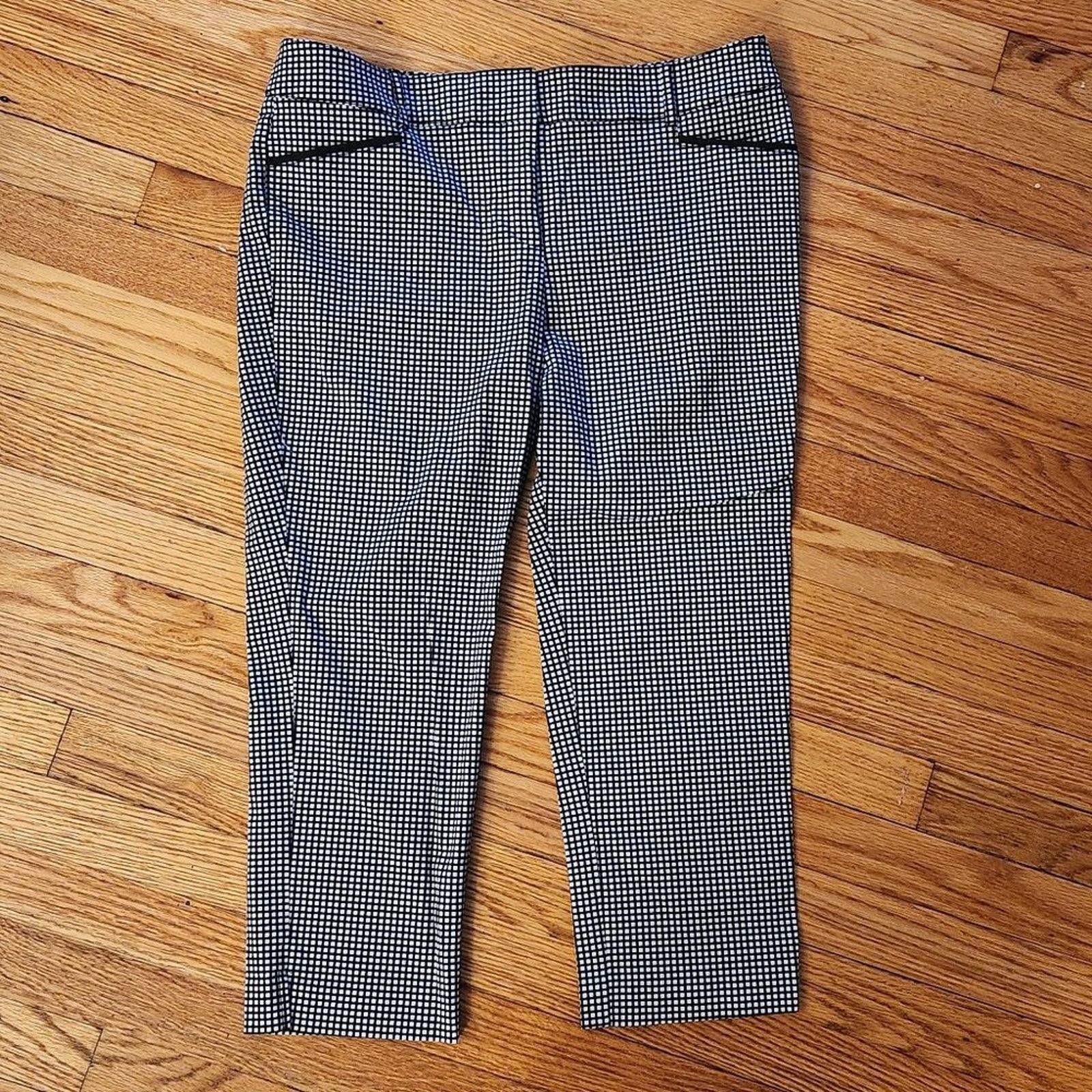 Other Flat Front Cropped Pants - 7th Avenue Designs New York & Co. Size 34" / US 12 / IT 48 - 1 Thumbnail