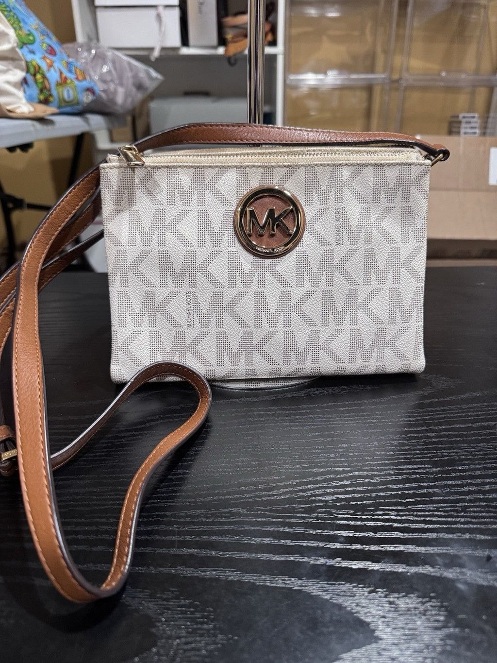 Michael Kors Michael Kors Fulton Large WhiteGray Signature Logo Crossbody Size ONE SIZE - 18 Thumbnail
