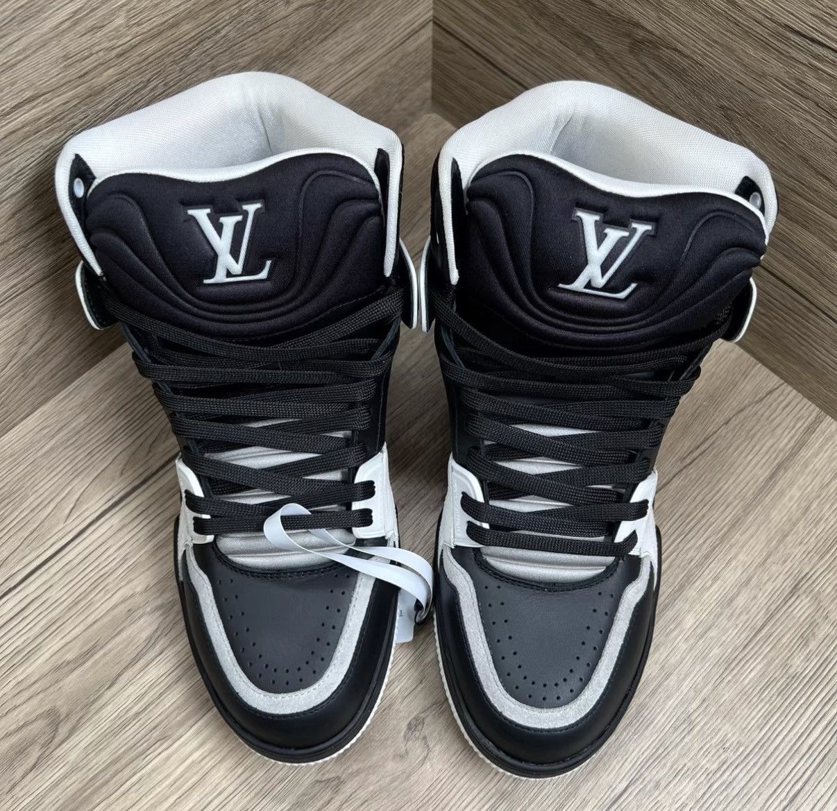 Louis Vuitton Louis Vuitton Trainer Black & White High-top Sneakers J41 Size US 8 / EU 41 - 3 Thumbnail