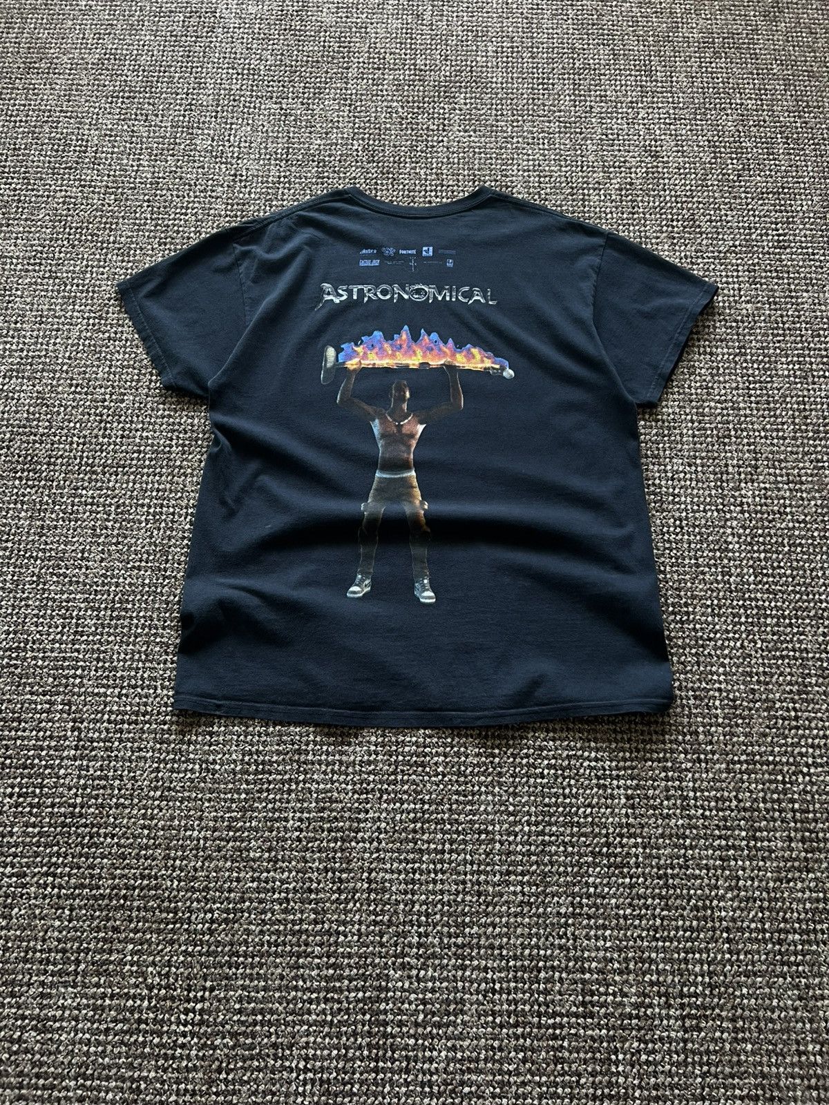 Travis Scott Travis Scott Astroworld T-Shirt Rare Big Logo L Size US L / EU 52-54 / 3 - 2 Thumbnail