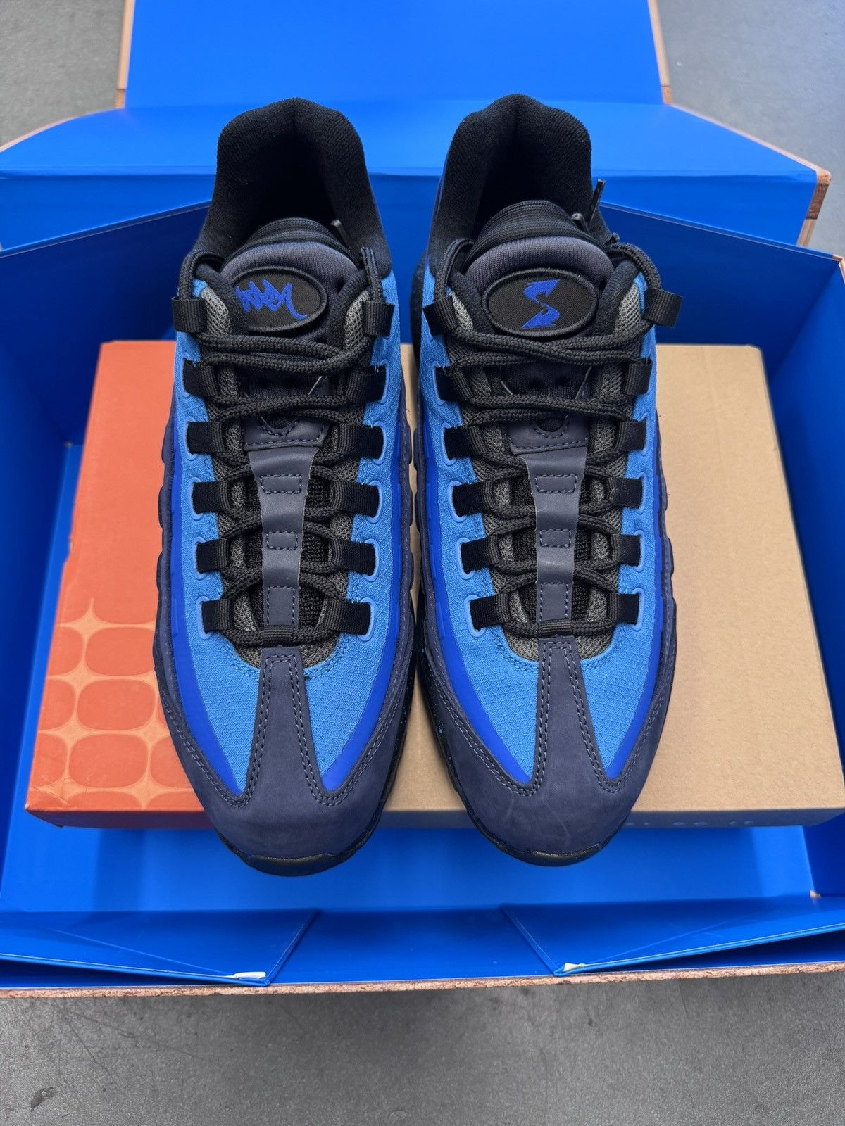 Nike 2024 Special Box Set Nike Air Max 95 + Air Force 1 Signed Size US 9.5 / EU 42-43 - 6 Thumbnail