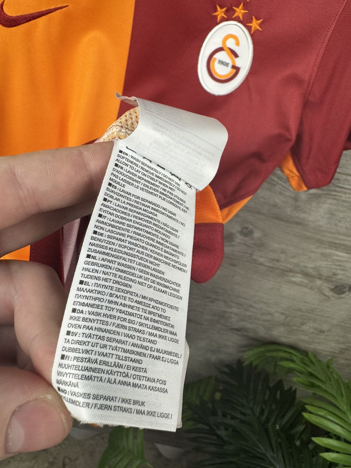 Nike NIKE WOMEN'S GALATASARAY AS 2015/2016 FOOTBALL SHIRT JERSEY Size S / US 4 / IT 40 - 11 Thumbnail