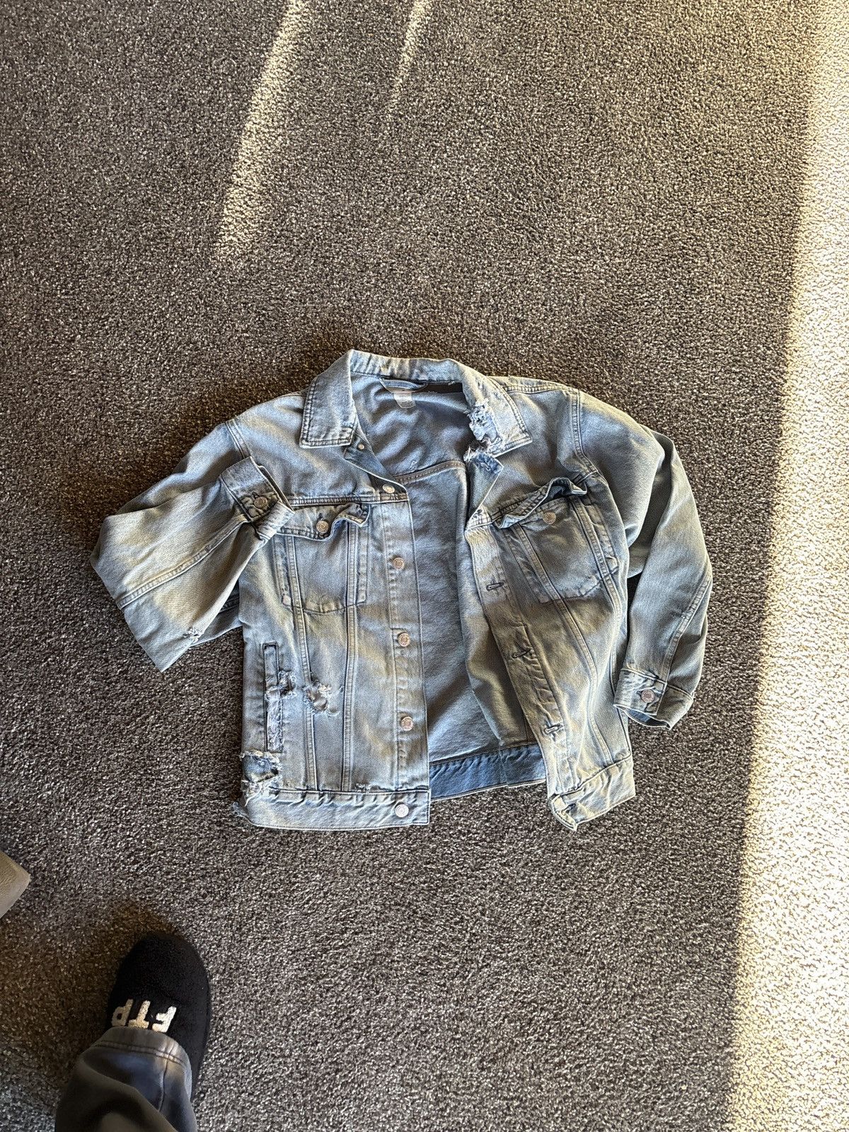 H&M H&M distressed denim button up Size US L / EU 52-54 / 3 - 1 Thumbnail