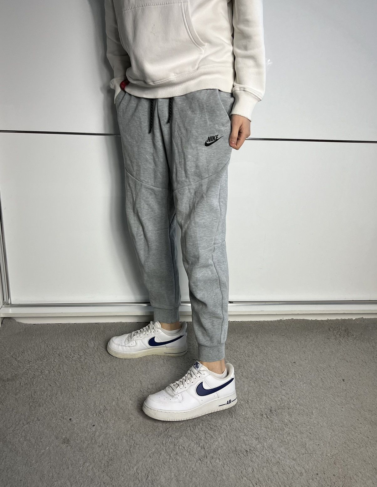Nike Pants Nike Tech Fleece grey sweatpants Size US 32 / EU 48 - 2 Thumbnail