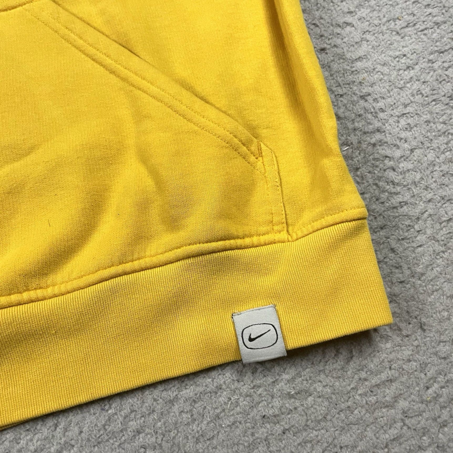 Nike VINTAGE Nike Hoodie Adult XL Yellow Embroidered Swoosh 90s Sweatshirt Pullover Mens Size US XL / EU 56 / 4 - 4 Thumbnail