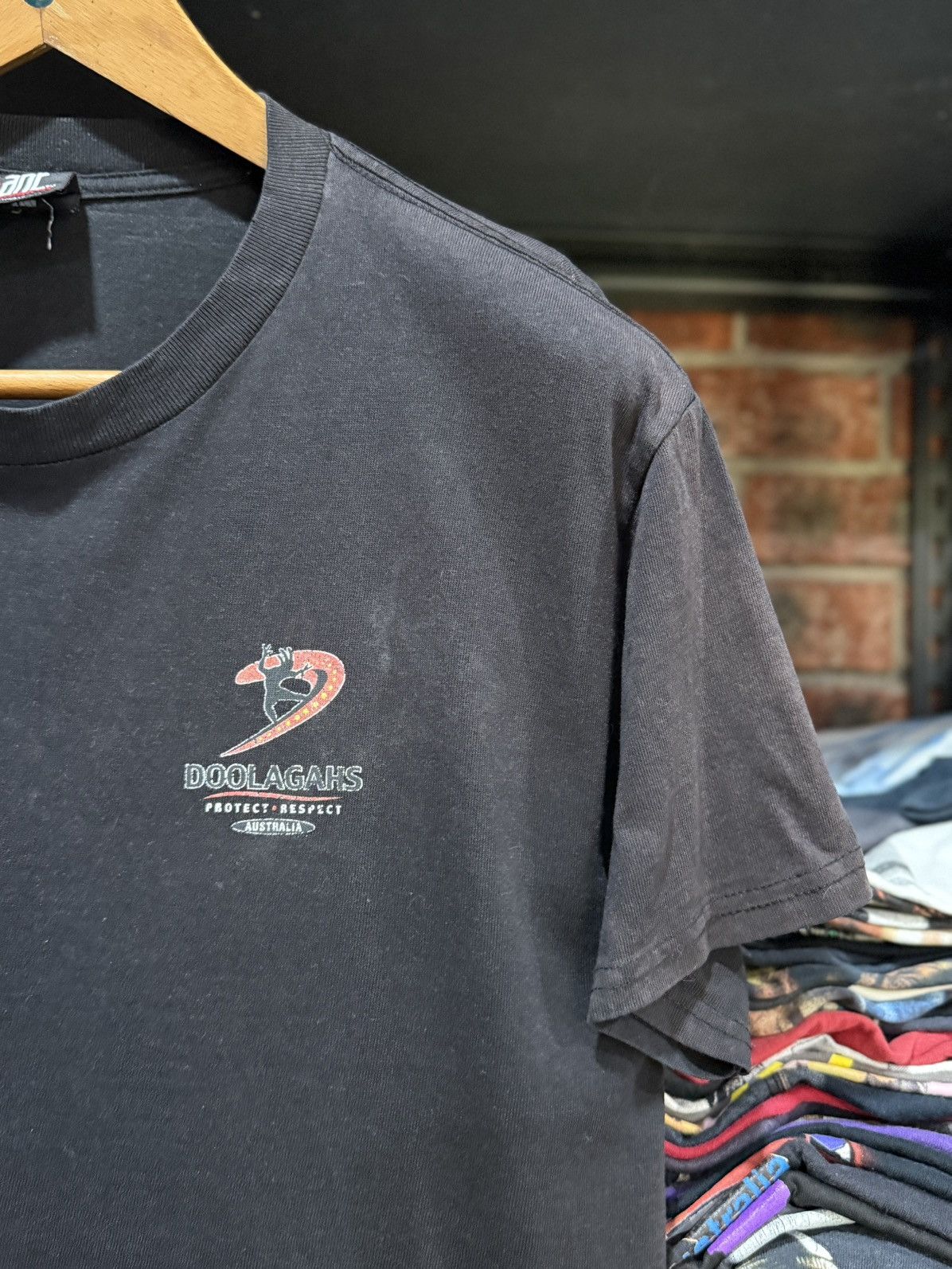 Giant Thrashed Vintage Doolagahs Surf Austaria Sun Faded Giant Tee Size US M / EU 48-50 / 2 - 10 Thumbnail