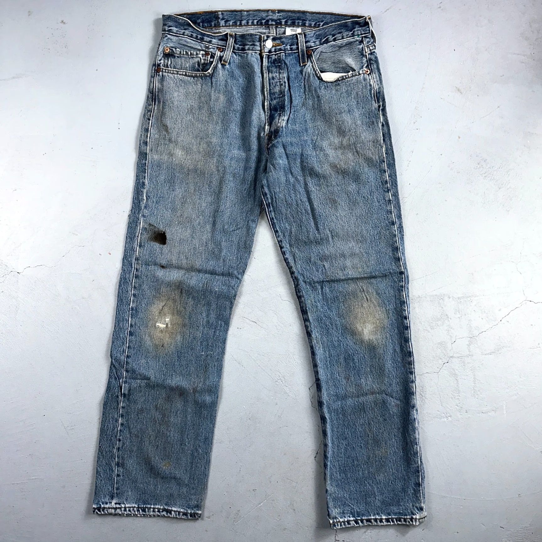 Levi's VINTAGE Levi's 501 Jeans Straight Blue Light Wash 35x32 Regular Men 90s USA 5-Pocket Denim Button Closure Size US 35 - 2 Thumbnail