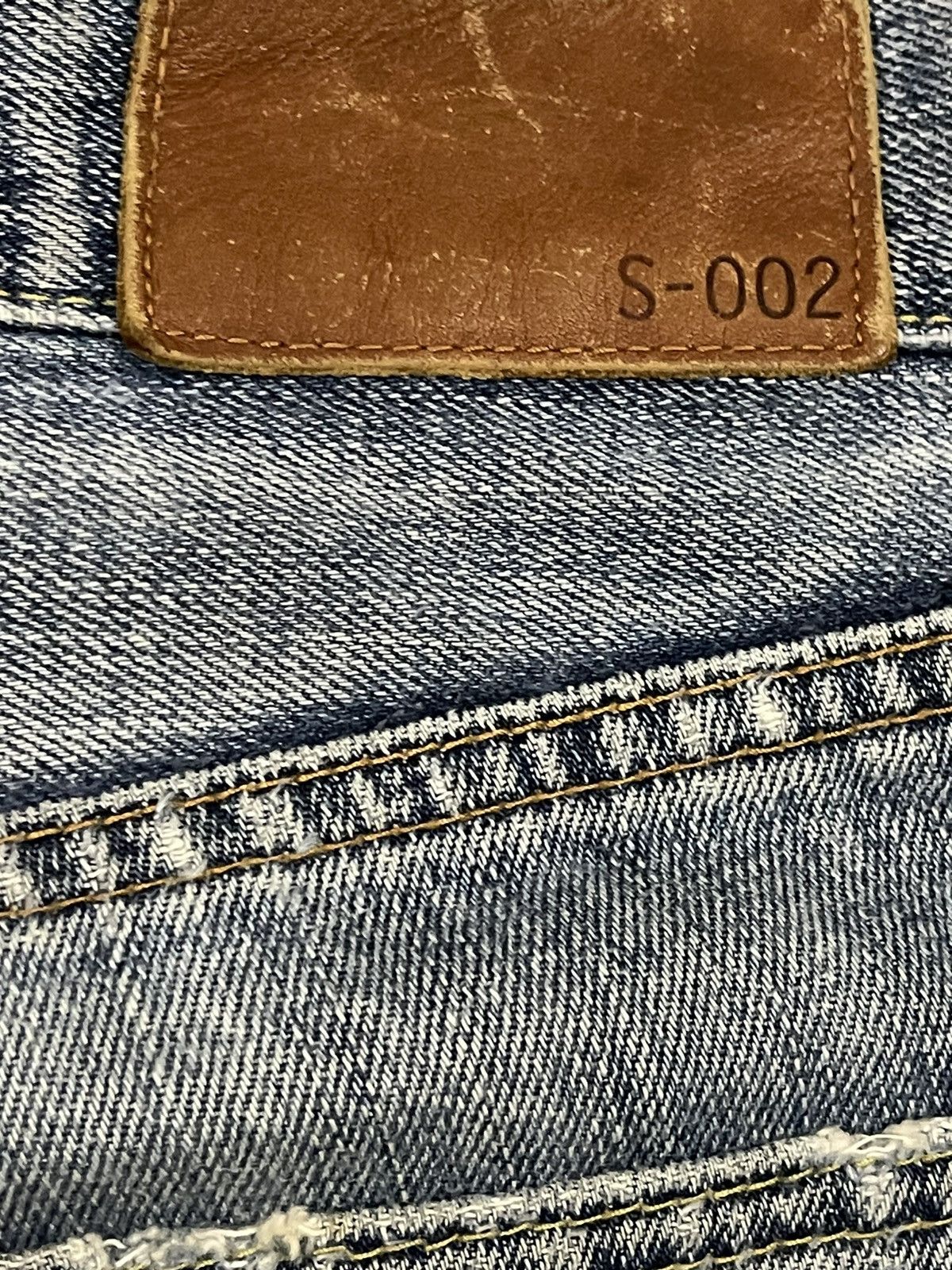 Uniqlo Vintage Japanese Uniqlo Blue Wash Distressed Loose Jeans Size US 32 / EU 48 - 7 Thumbnail