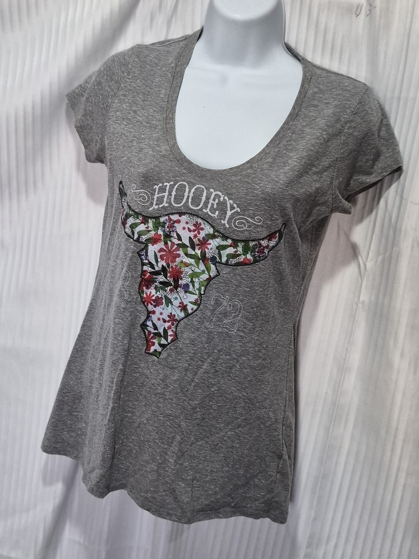 Other HOOEY S Women's Gray Scoop Tee with Floral Longhorn Applique Size S / US 4 / IT 40 - 3 Thumbnail