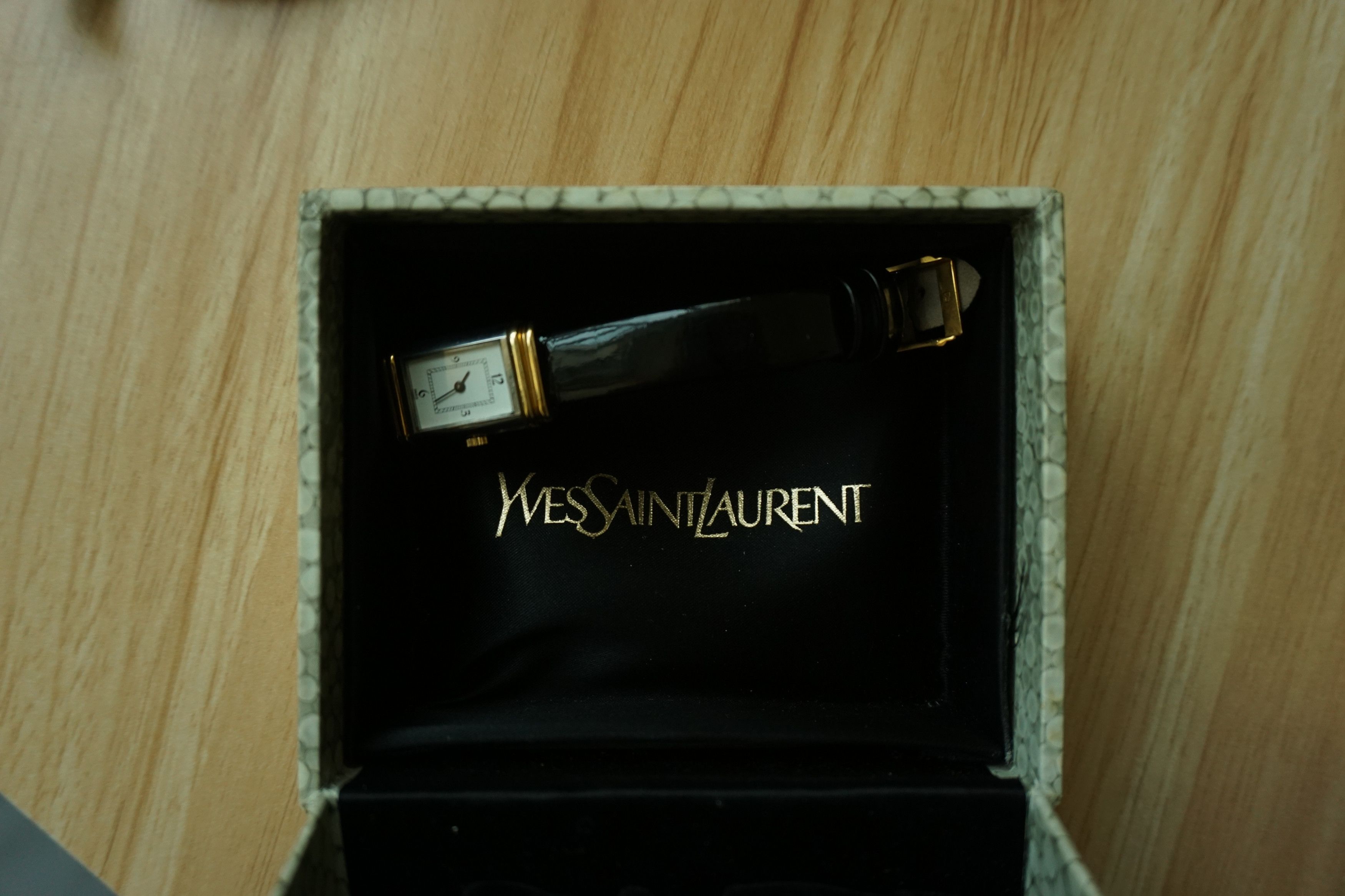 Yves Saint Laurent Tank Reverso / 18k / Unisex ‘Reverso’ 18k Gold Size ONE SIZE - 8 Thumbnail