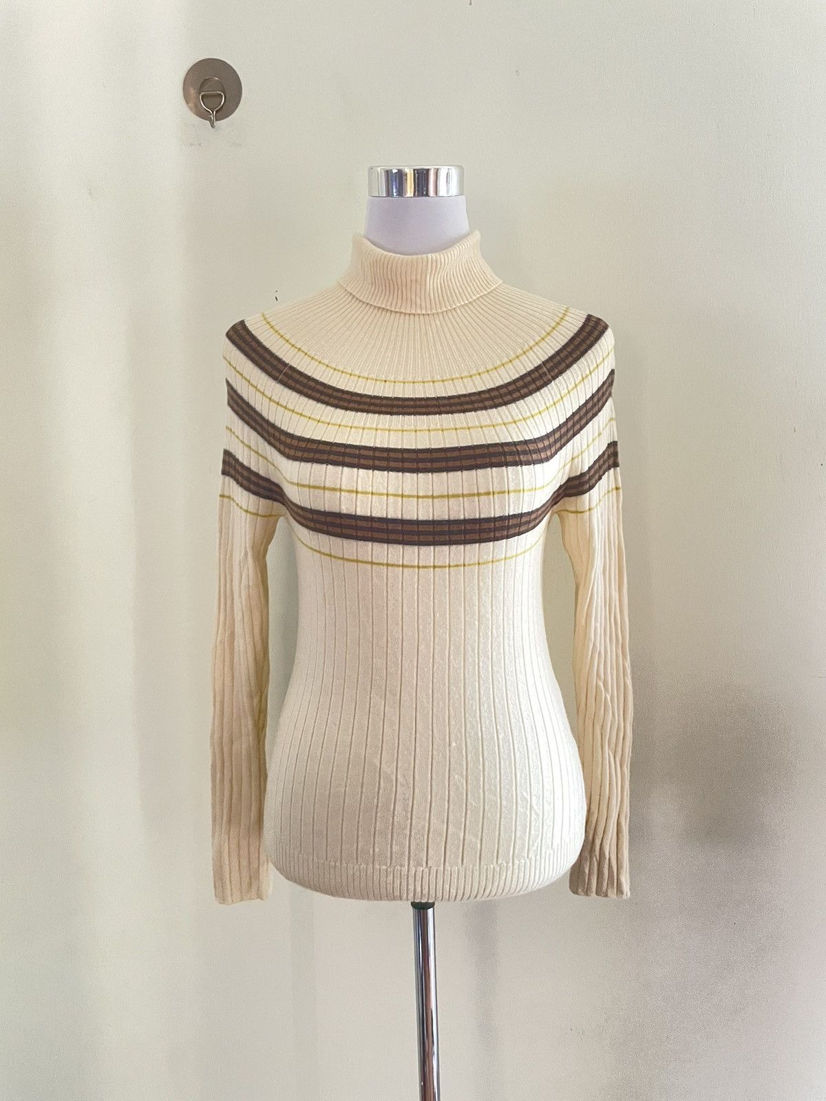 image of Burberry London Sweatshirt in Cream, Women's (Size Medium)