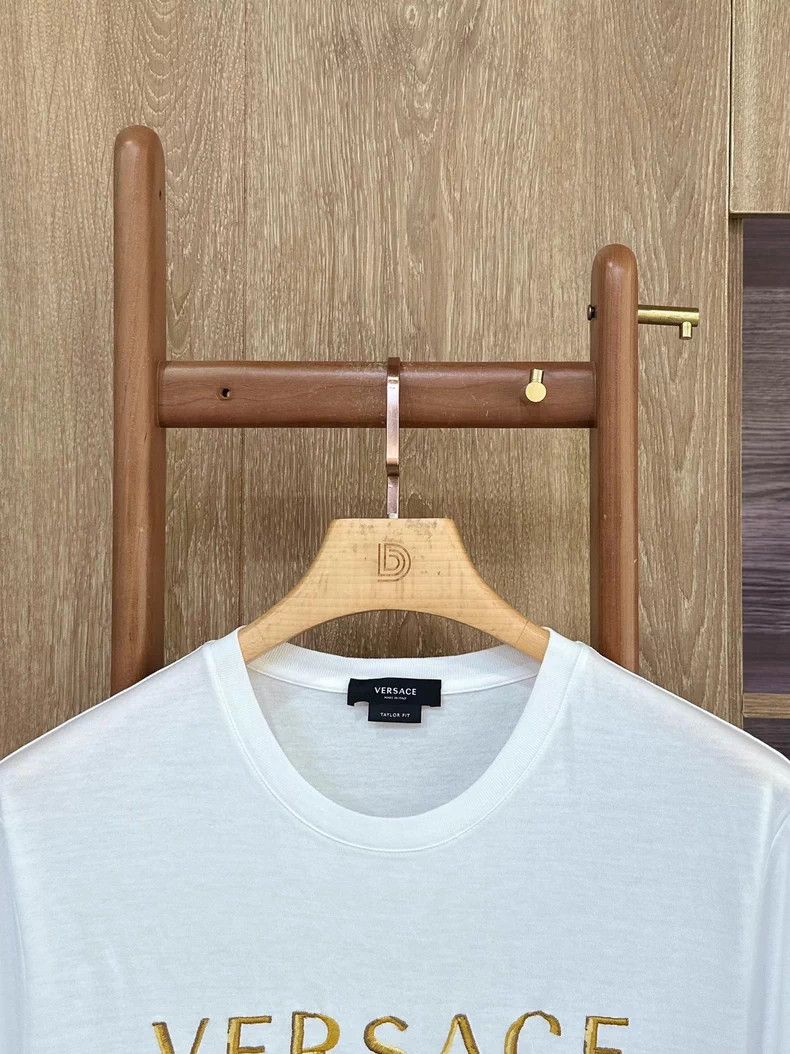 Versace Versace White casual T-shirt with short sleeves Size US S / EU 44-46 / 1 - 3 Thumbnail
