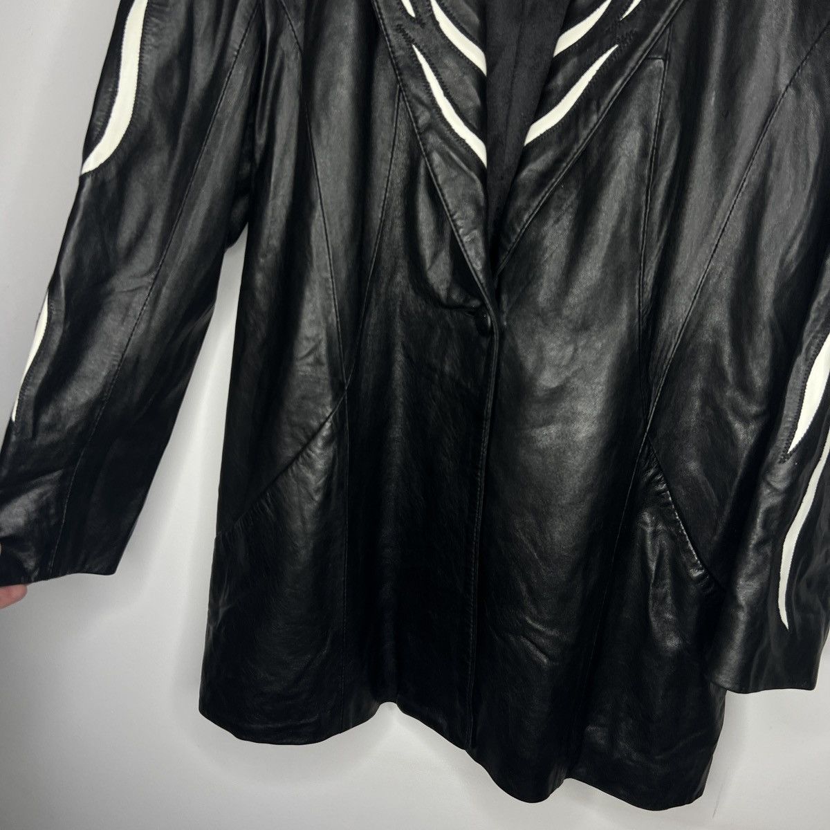 Japanese Brand × Vintage Vintage Dino Genuine Leather Coat Jacket Tribal 90s Y2K RARE Size M / US 6-8 / IT 42-44 - 5 Thumbnail
