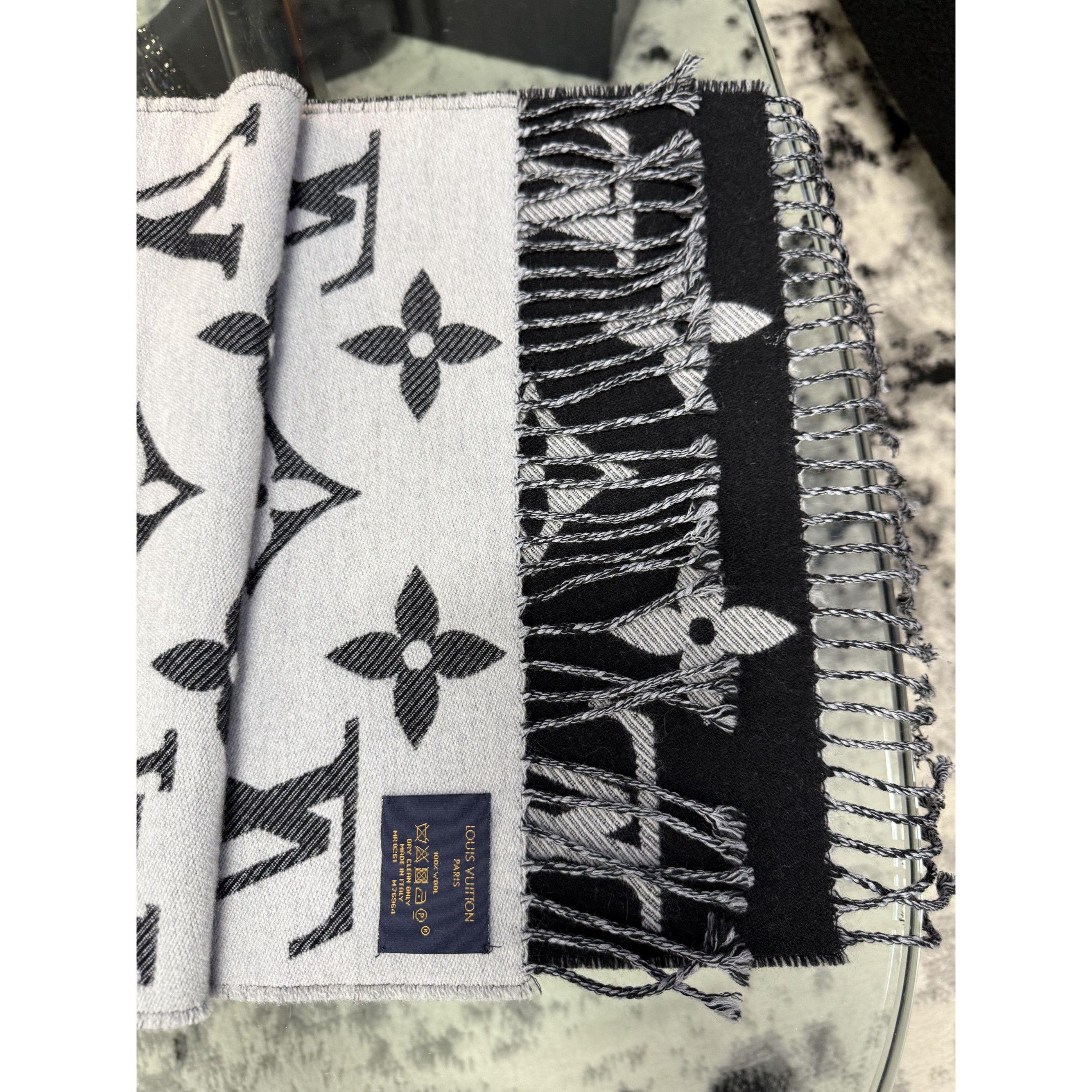 Louis Vuitton Louis Vuitton Monogram Wool Scarf Black & Gray Reversible Ma Size ONE SIZE - 2 Thumbnail