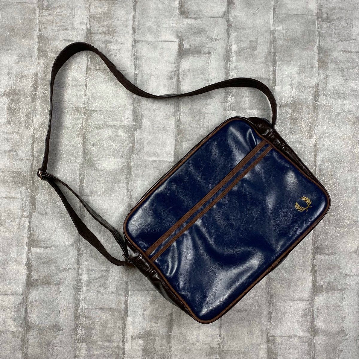 バッグ FRED PERRY 90s PU Leather Boston Bag FRED PERRY 90s PU