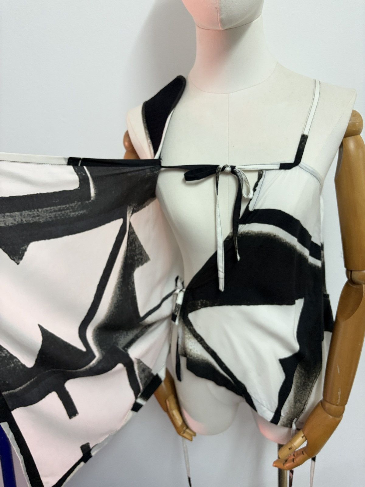 Ann Demeulemeester Ann Demeulemeester SS2011 abstract printed wrapped blouse Size XS / US 0-2 / IT 36-38 - 24 Thumbnail