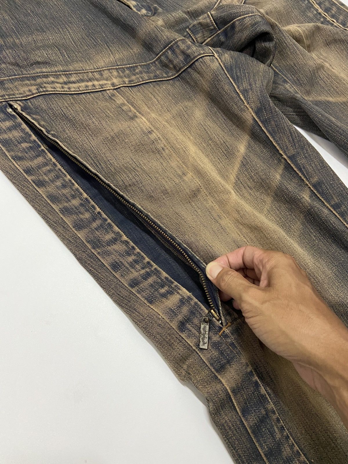 Jean Charles De Castelbajac CASTELBAJAC SPORTS DISTRESSED BAGGY JEANS Size US 34 / EU 50 - 6 Thumbnail