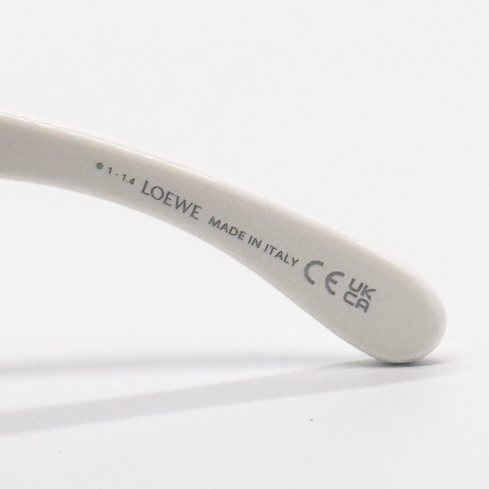 Loewe NEW LOEWE SUNGLASSES LW40132I 25G WHITE UNISEX EYEWEAR LOEWE Size ONE SIZE - 11 Thumbnail