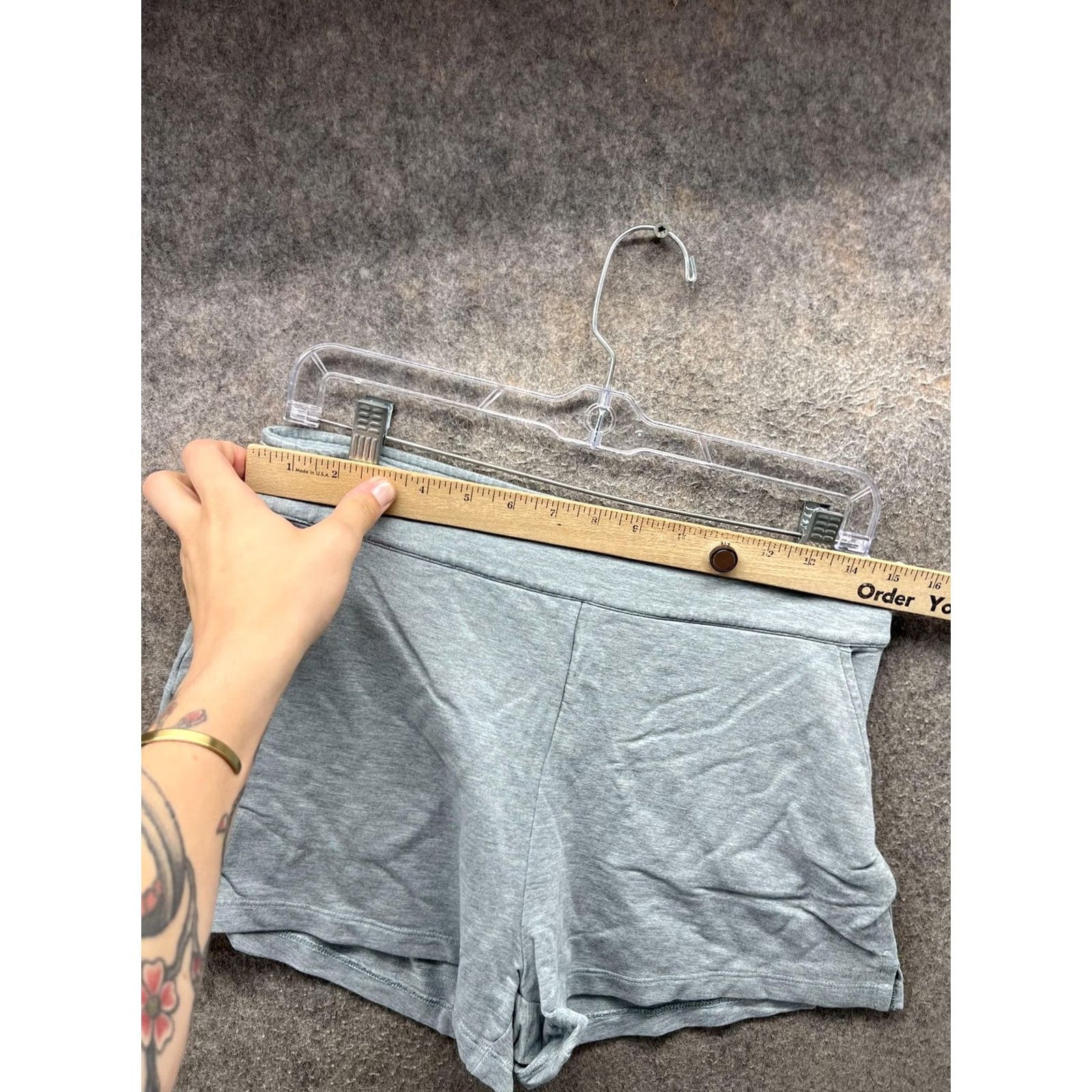 TravisMathew Travis Mathew Shorts Women Medium Gray Sweat Elastic Waist 4 Inseam Lounge Size 32" / US 10 / IT 46 - 5 Thumbnail
