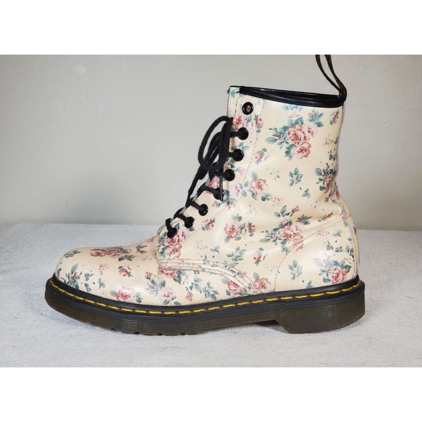 Dr. Martens VINTAGE Dr. Martens 1460 Boots Women’s US 8 Pink Rose 8-Eye Leather Softy T Combat Casual Workwear Grunge Hippie Retro Streetwear Flower Roses Size US 8 / IT 38 - 5 Thumbnail