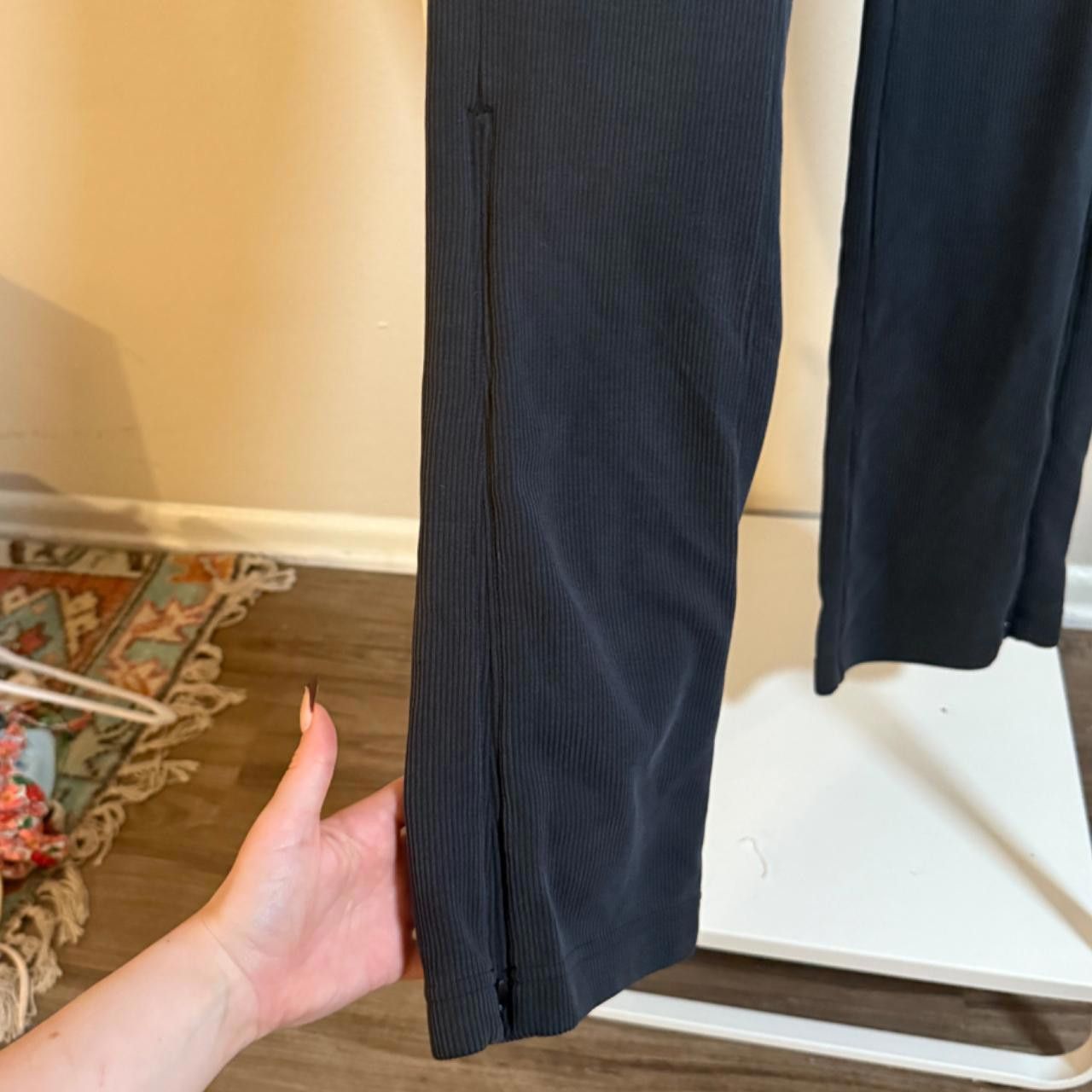 Designer LULULEMON black ribbed zip-flared pants Size 26" / US 2 / IT 38 - 3 Thumbnail