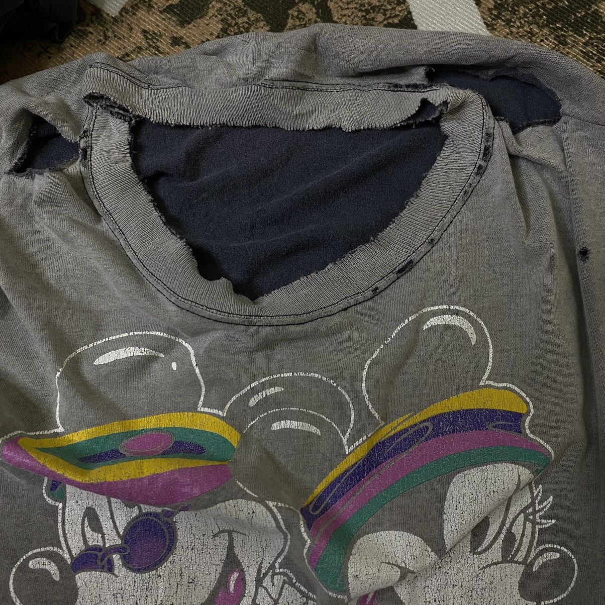 Mickey Mouse 1990s Mickey & Minnie Mouse Sunfaded Boxy Distressed Tee Size US XL / EU 56 / 4 - 4 Thumbnail
