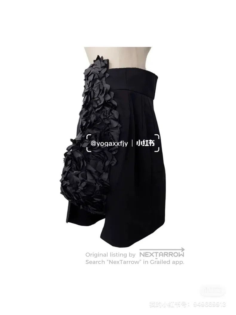 Comme des Garcons Comme Des Garcons size S Black Rose Decorated Skirt Size 22" - 3 Thumbnail
