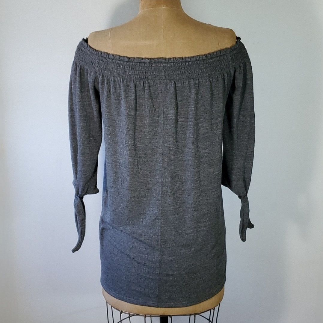 White House Black Market WHBM Size M Top Blouse Off Shoulder 3/4 Sleeve Grey Smocked Size M / US 6-8 / IT 42-44 - 4 Thumbnail