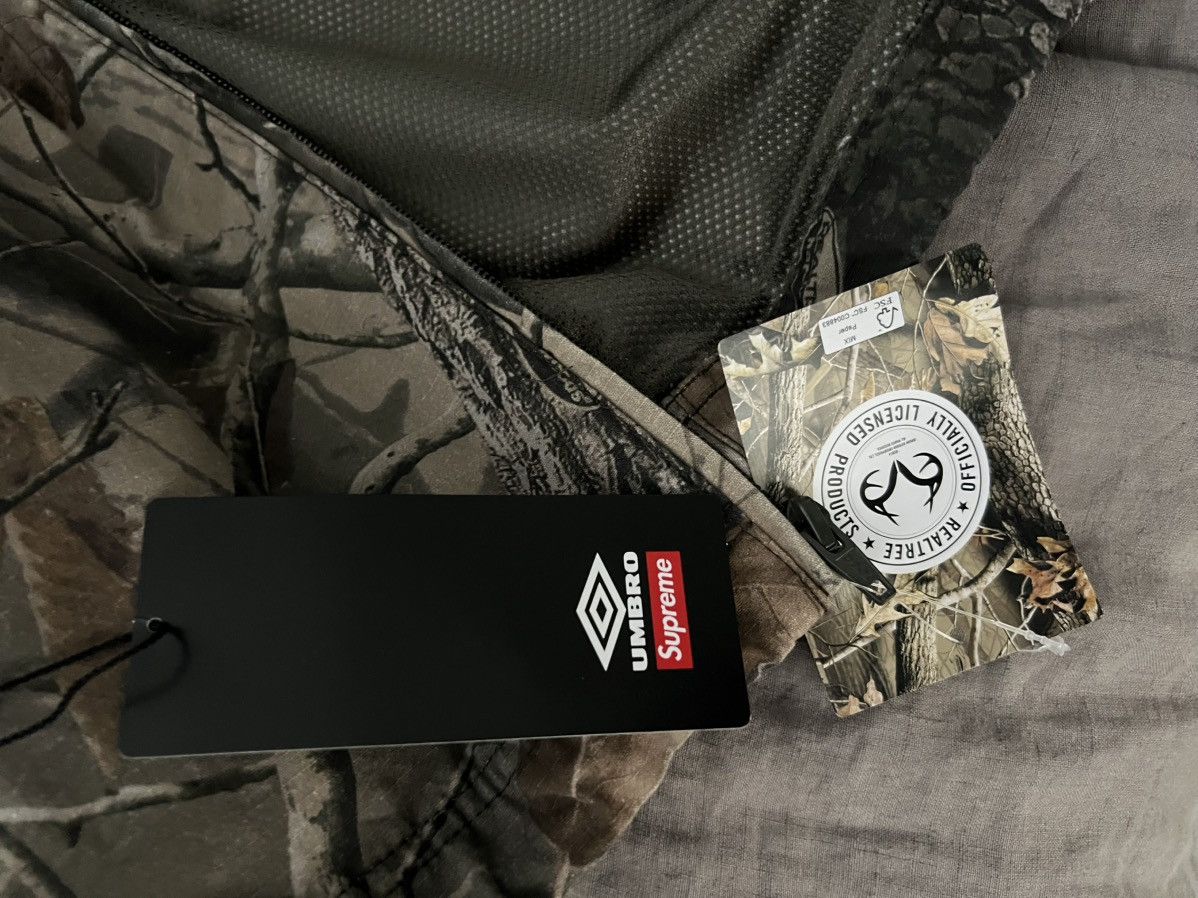 Supreme × Umbro Size Medium Supreme X Umbro Ripstop Track Jacket Camo Size US M / EU 48-50 / 2 - 9 Thumbnail