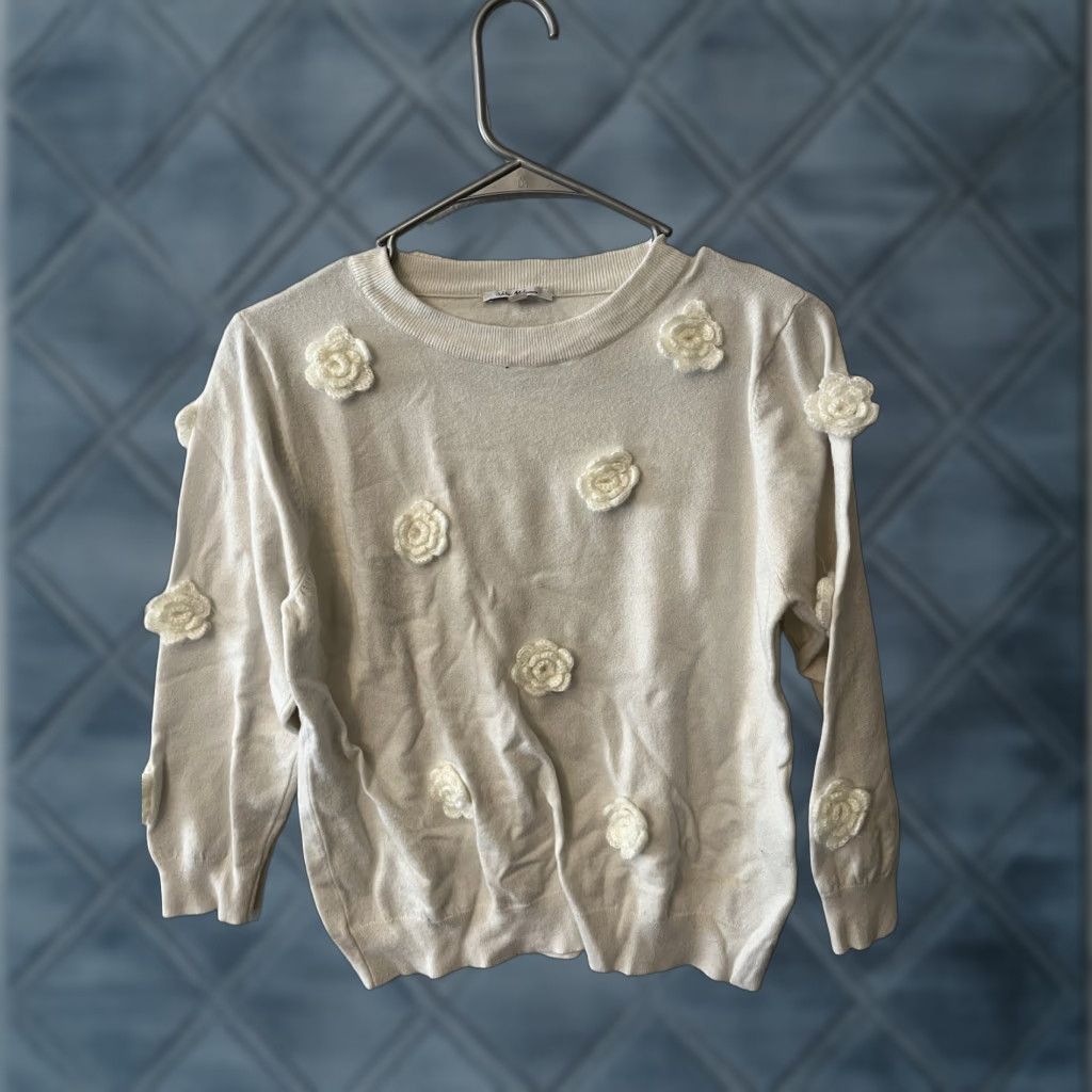 Vintage Vila Milano Sweater White Embroidered Flowers on Long Sleeves Womens Sz L Knit Pullover Crew Neck Casual Solid 90s Designer Style Womens Size L / US 10 / IT 46 - 1 Thumbnail