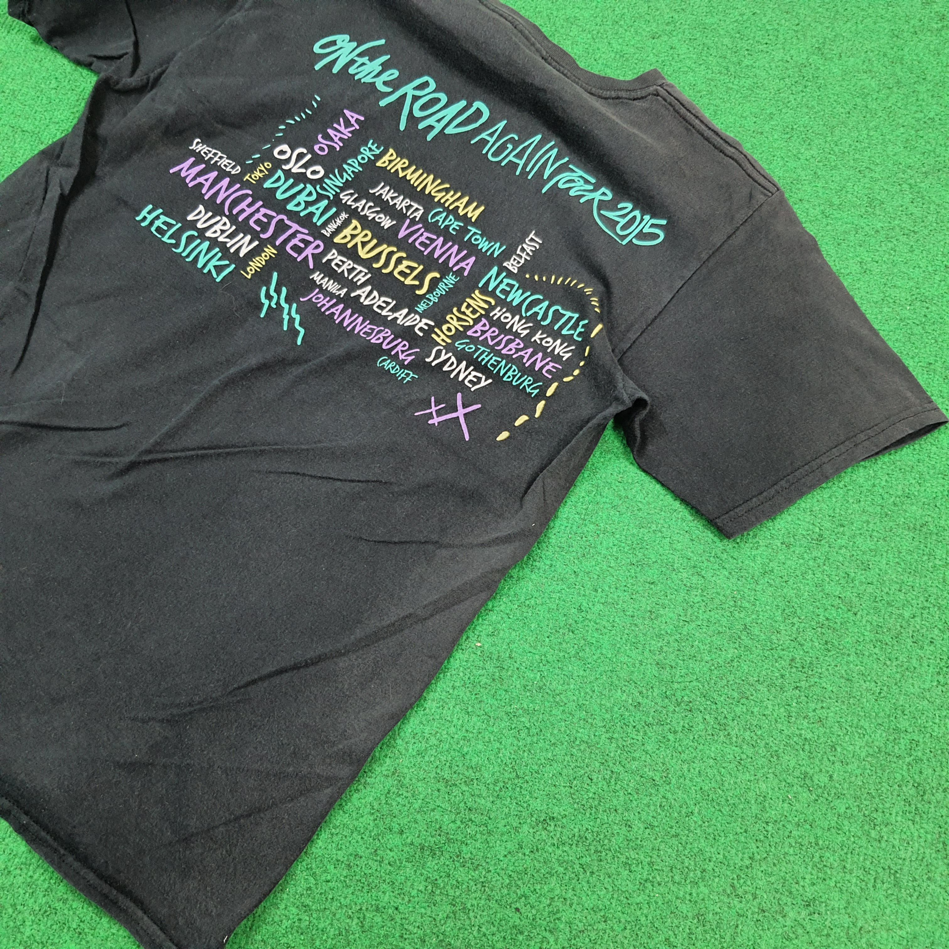 Band Tees Vintage One Direction 1D 2015 Tour Graphic Tshirt C301N77 Size US M / EU 48-50 / 2 - 11 Thumbnail