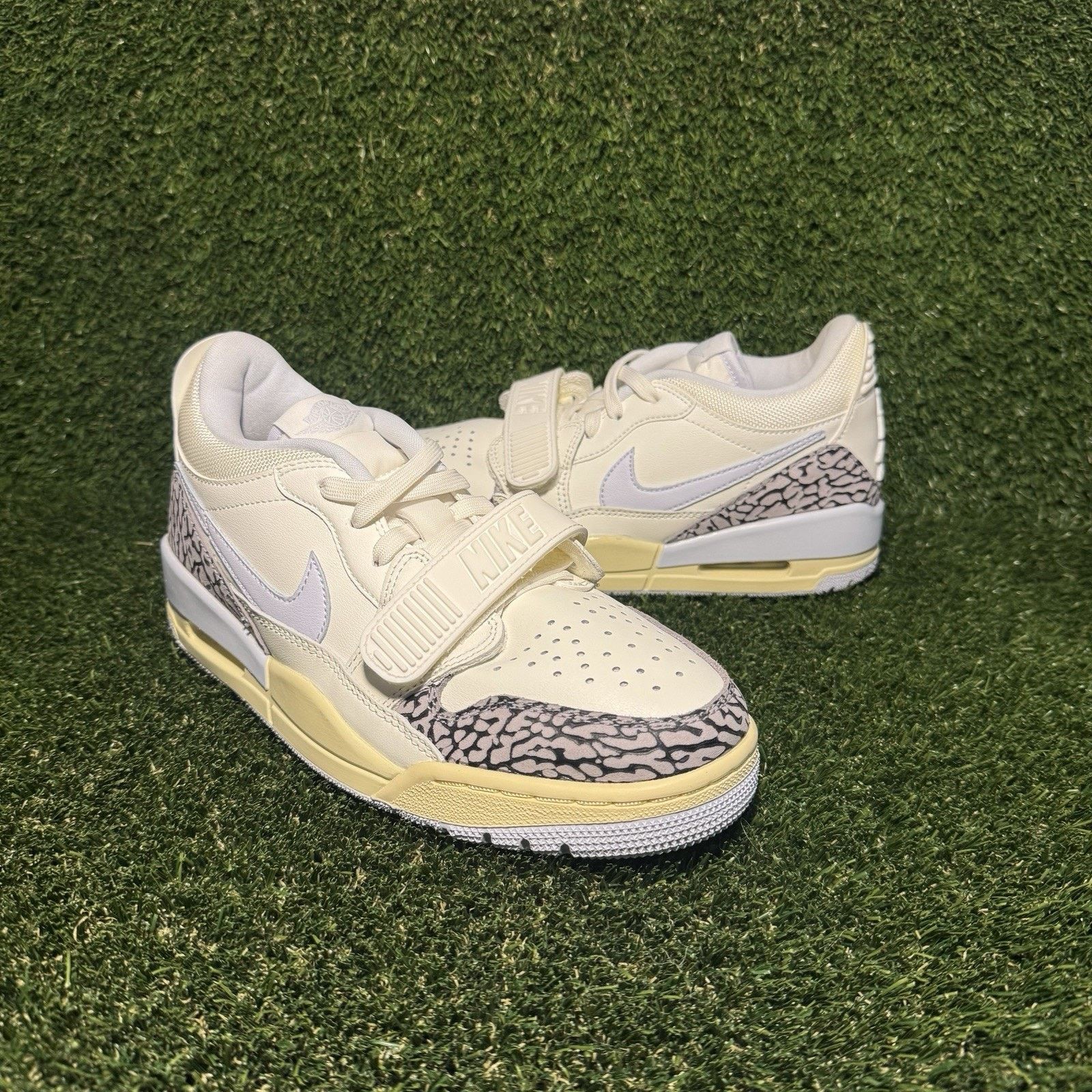 Jordan Brand Size 7.5 - Nike Air Jordan Legacy 312 Low Sail Football Grey Size US 7.5 / IT 37.5 - 1 Thumbnail