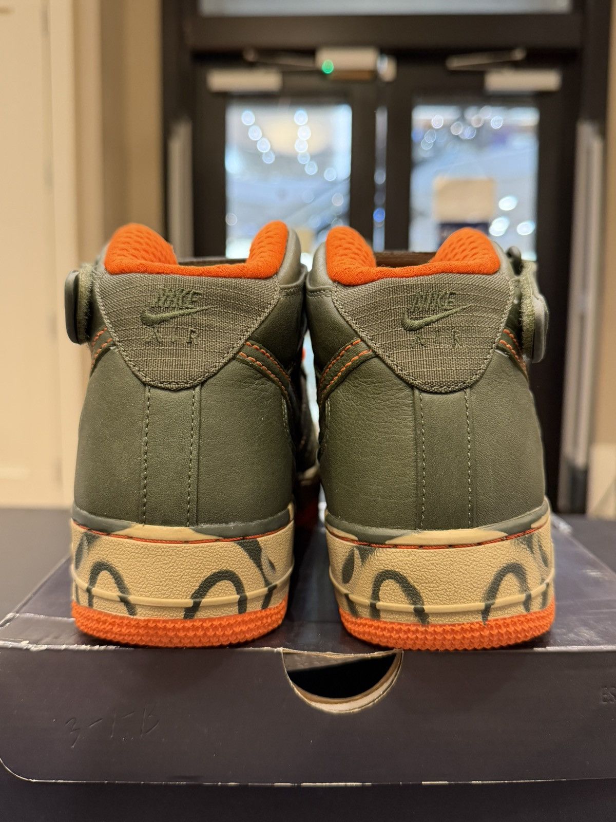 Nike Nike Air Force 1 Mid Size US 8 / EU 41 - 3 Thumbnail