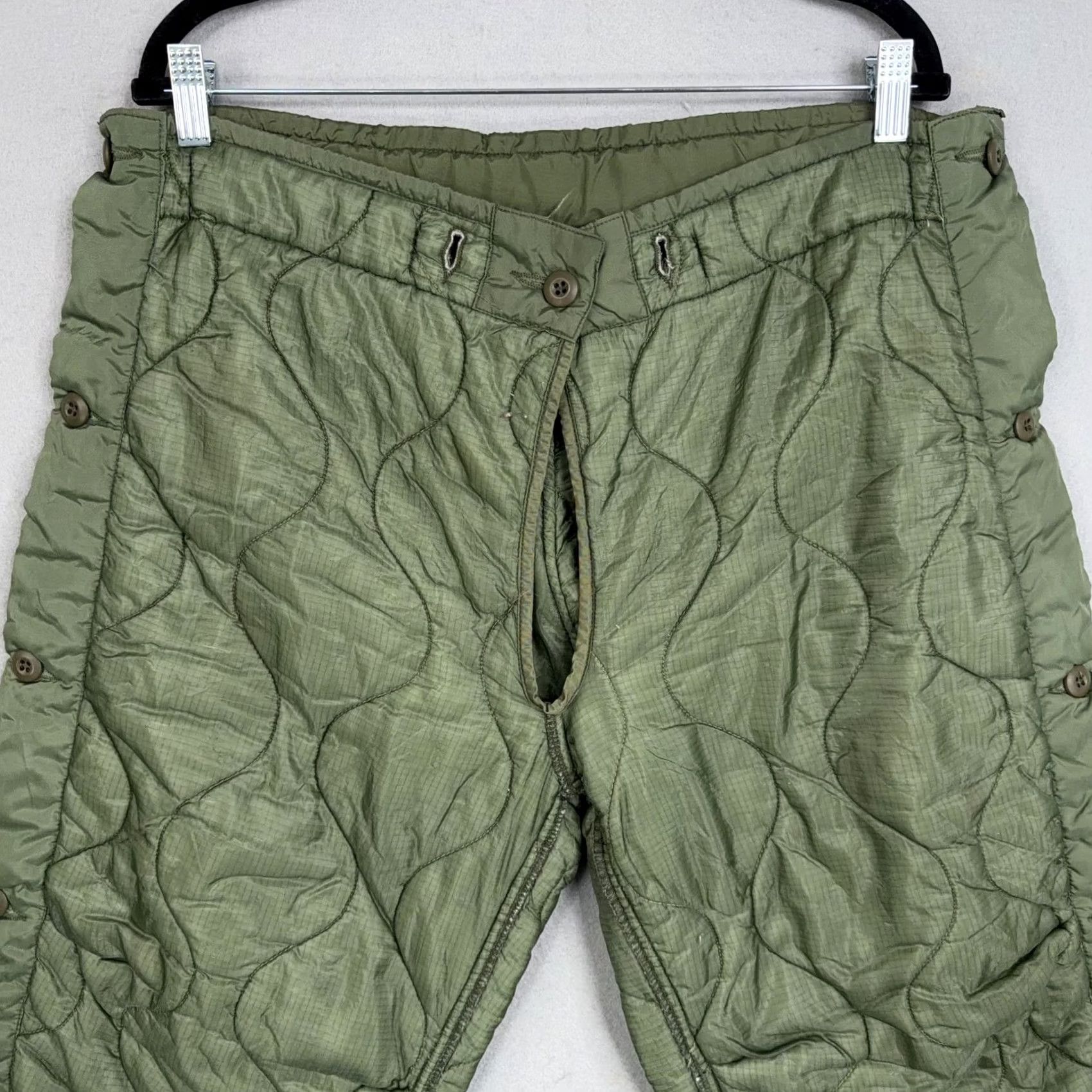 Vintage VINTAGE Military Pants Mens Medium Short Regular Green Quilted Liner Army Cold Weather Winter Workwear Snow Pants Mens Regular Green Insulated Lined Size US 31 - 2 Thumbnail