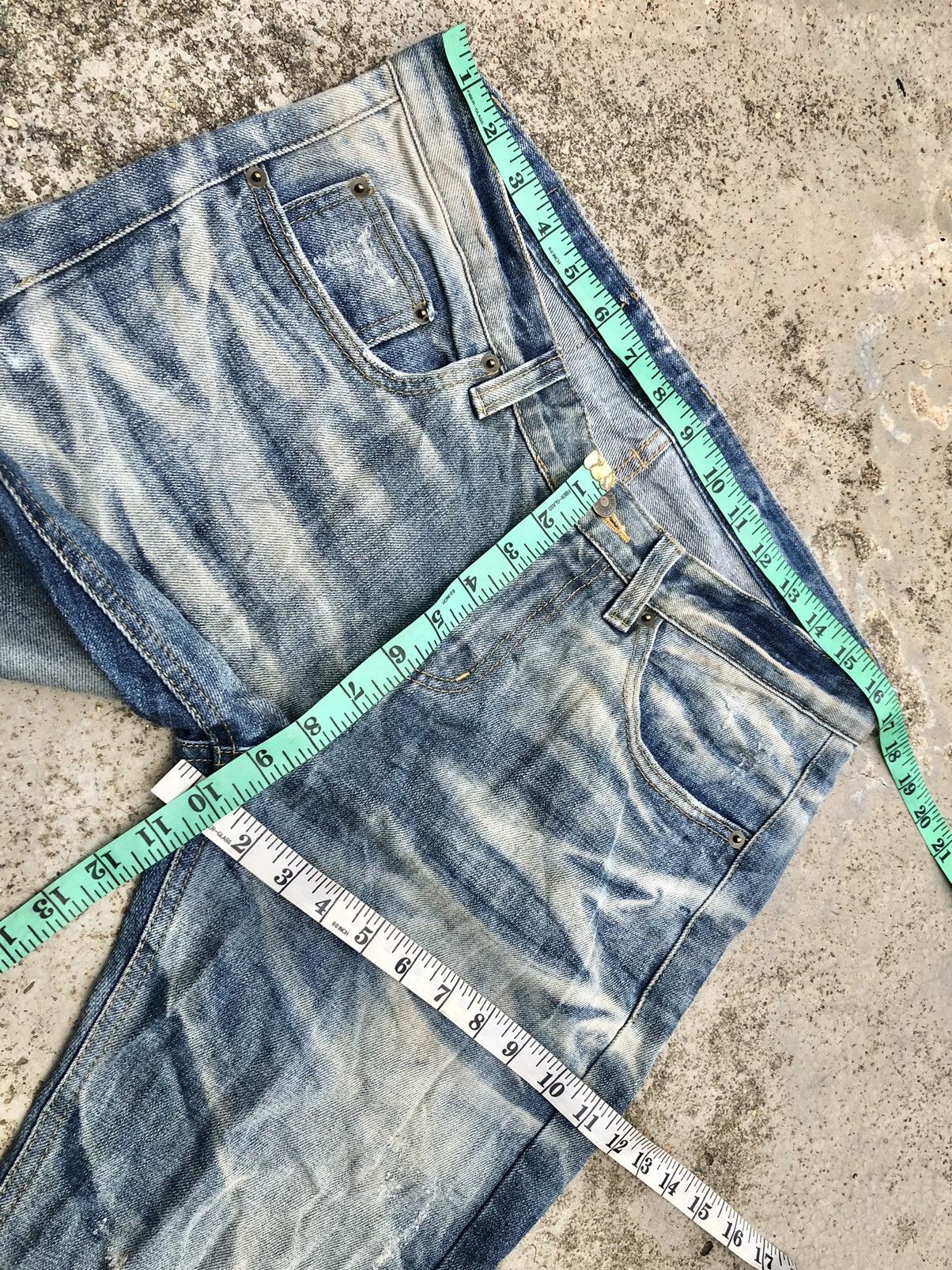 WASHED BLUE DISTRESSED 4CHA1 JEANS