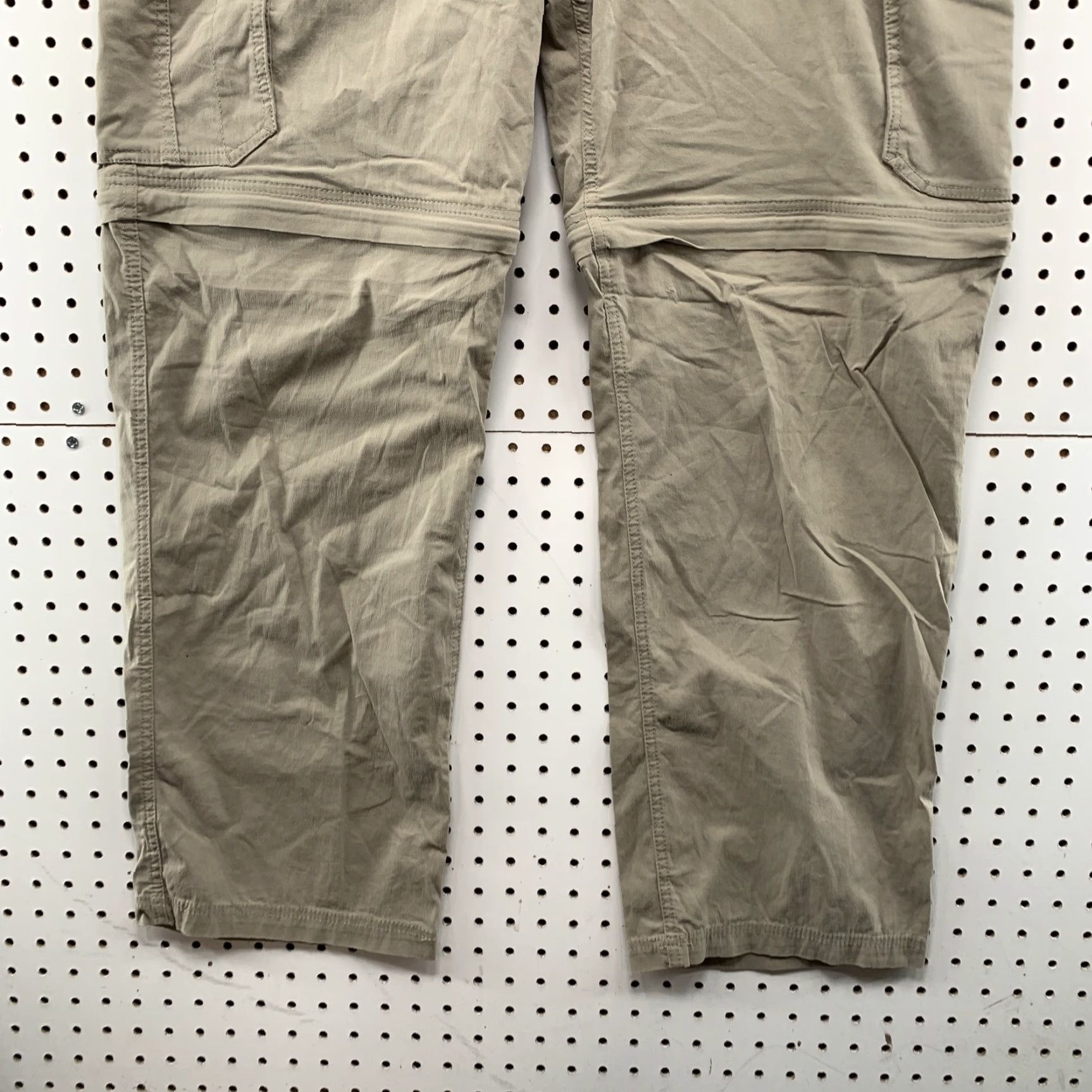 Vintage VINTAGE BC Clothing Cargo Convertible Pants Mens 2XL 40x32 Khaki Button Cargo Pocket Cotton Brown Mens Pants Size US 39 - 3 Thumbnail
