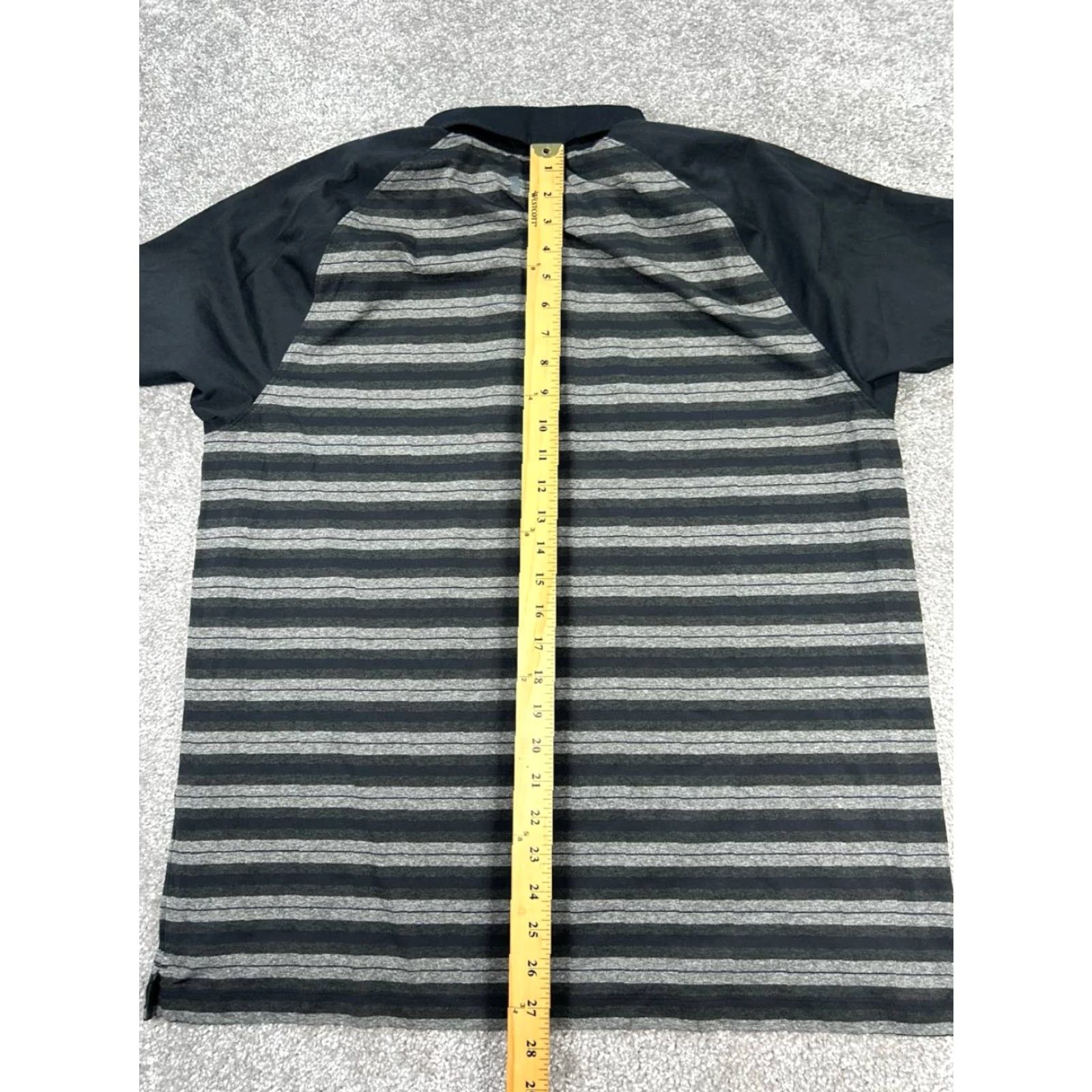 Under Armour Under Armour Polo Shirt Mens XL Gray Black HeatGear Golf Shirt Polo Short Sleeve Sports Casual Mens XL Black HeatGear Under Armour Polo Shirt Golf Size US XL / EU 56 / 4 - 7 Thumbnail