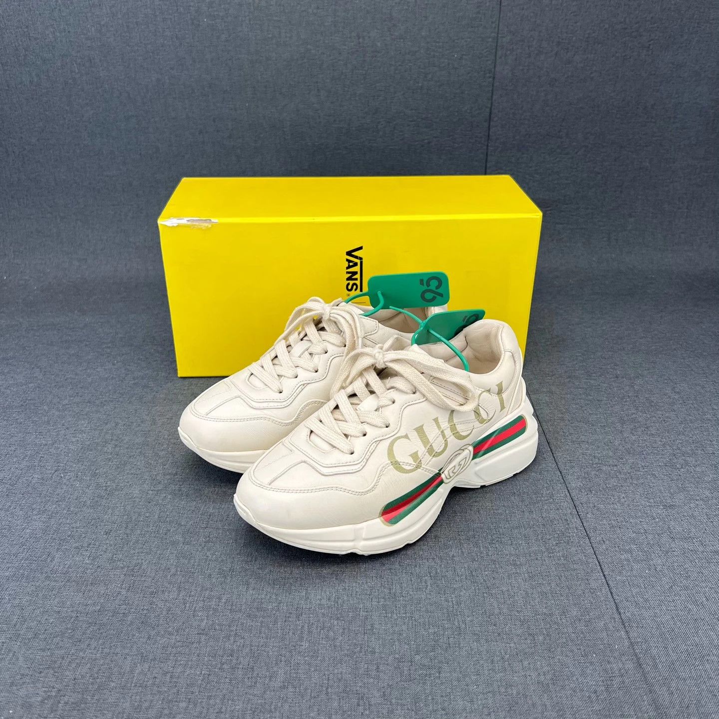 Gucci Gucci Rhyton Ivory Logo 34 like new Size US 4 / IT 34 - 1 Thumbnail