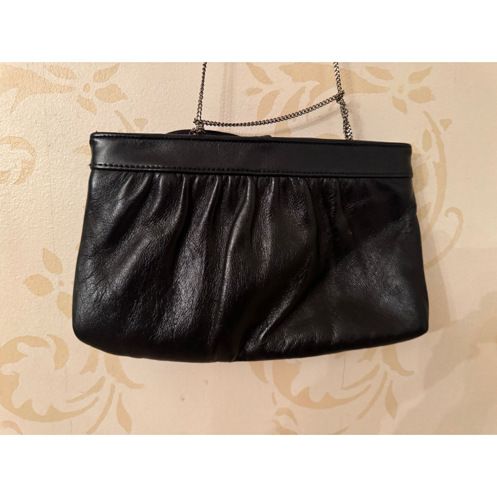 Vintage Vintage Beautiful Black Soft Leather Crossbody w/Bow Size ONE SIZE - 2 Thumbnail