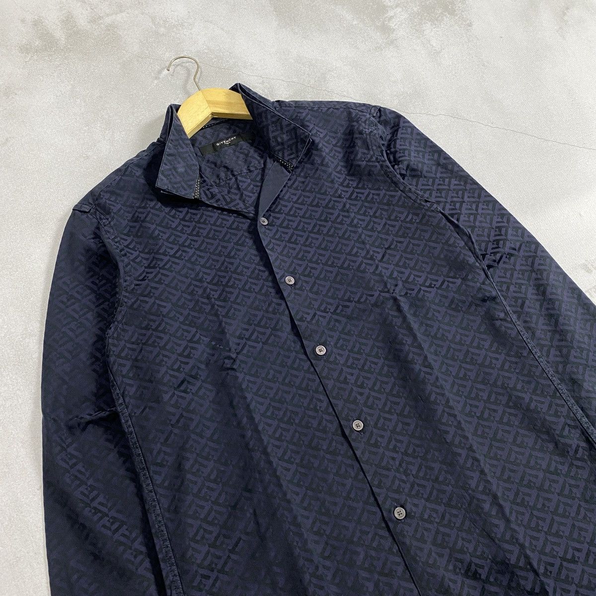 Givenchy Vintage Givenchy Monogram Patern Double Collar Shirt Size US XXS / EU 40 - 2 Thumbnail