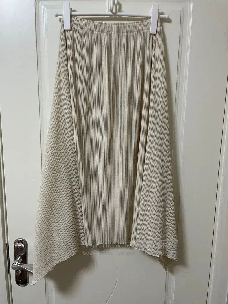 Issey Miyake Issey Miyake Pleats Please Beige Skirt . Size 26" / US 2 / IT 38 - 1 Thumbnail
