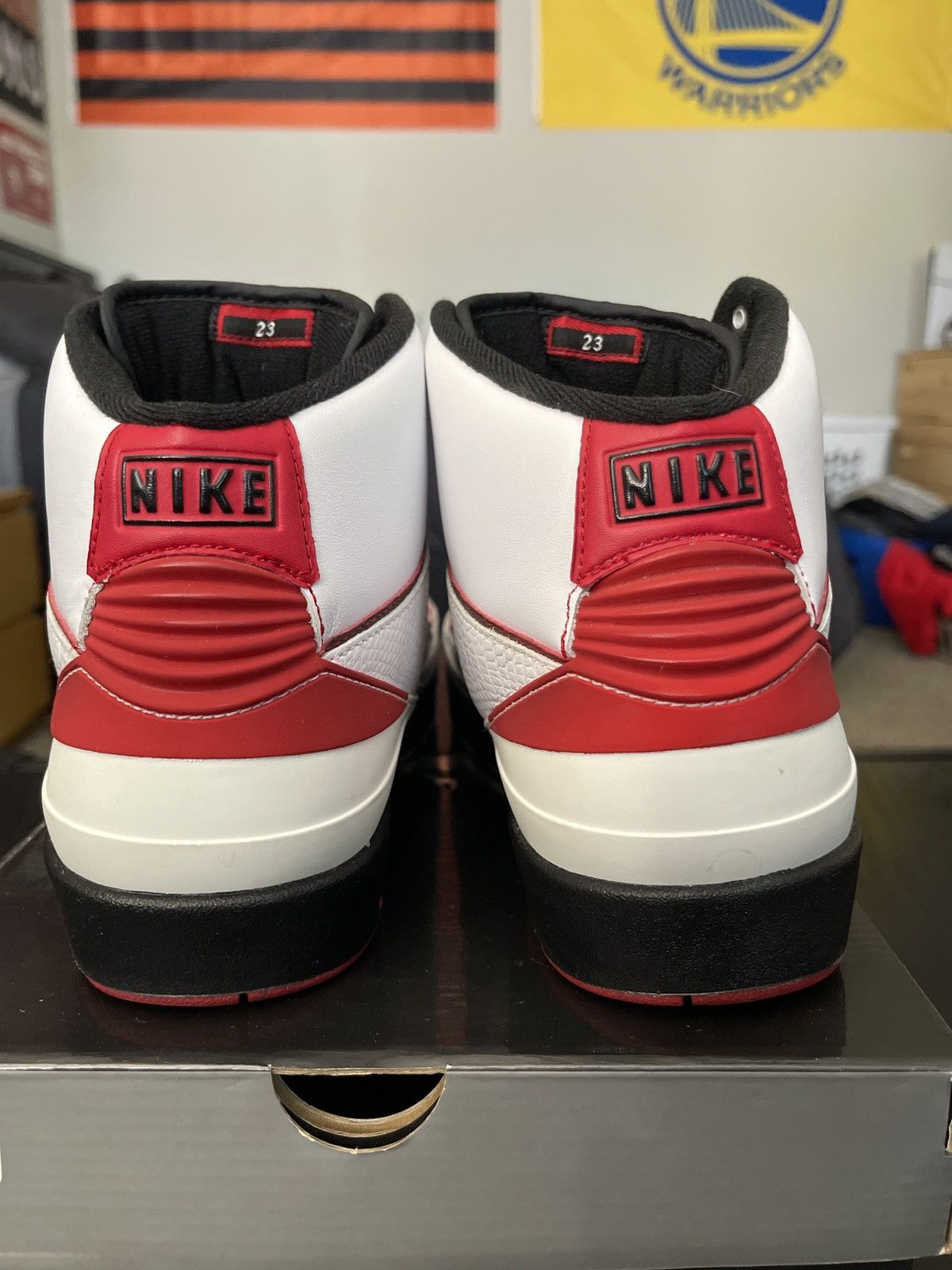 Jordan Brand Air Jordan 2 Chicago/QF 2010 Size US 9.5 / EU 42-43 - 4 Thumbnail