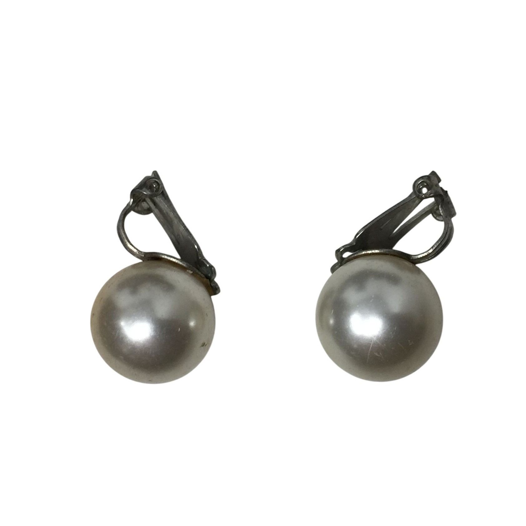 Other Women's Faux White and Silver tone Shiny Pearl Clip on Earri Size ONE SIZE - 2 Thumbnail